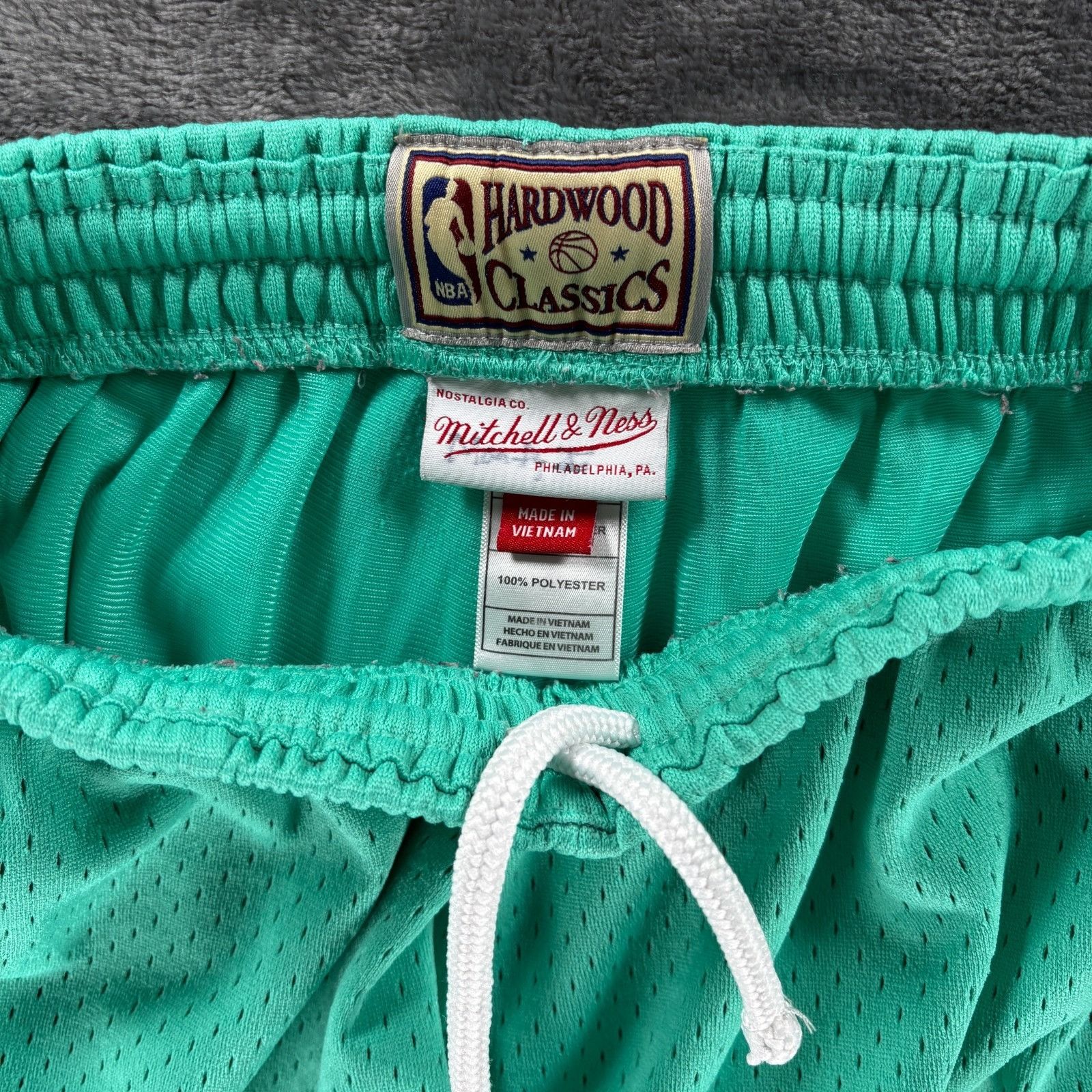 Mitchell & Ness Mitchell & Ness Vancouver Grizzlies Shorts Women S Vintage N Size 26" / US 2 / IT 38 - 5 Thumbnail