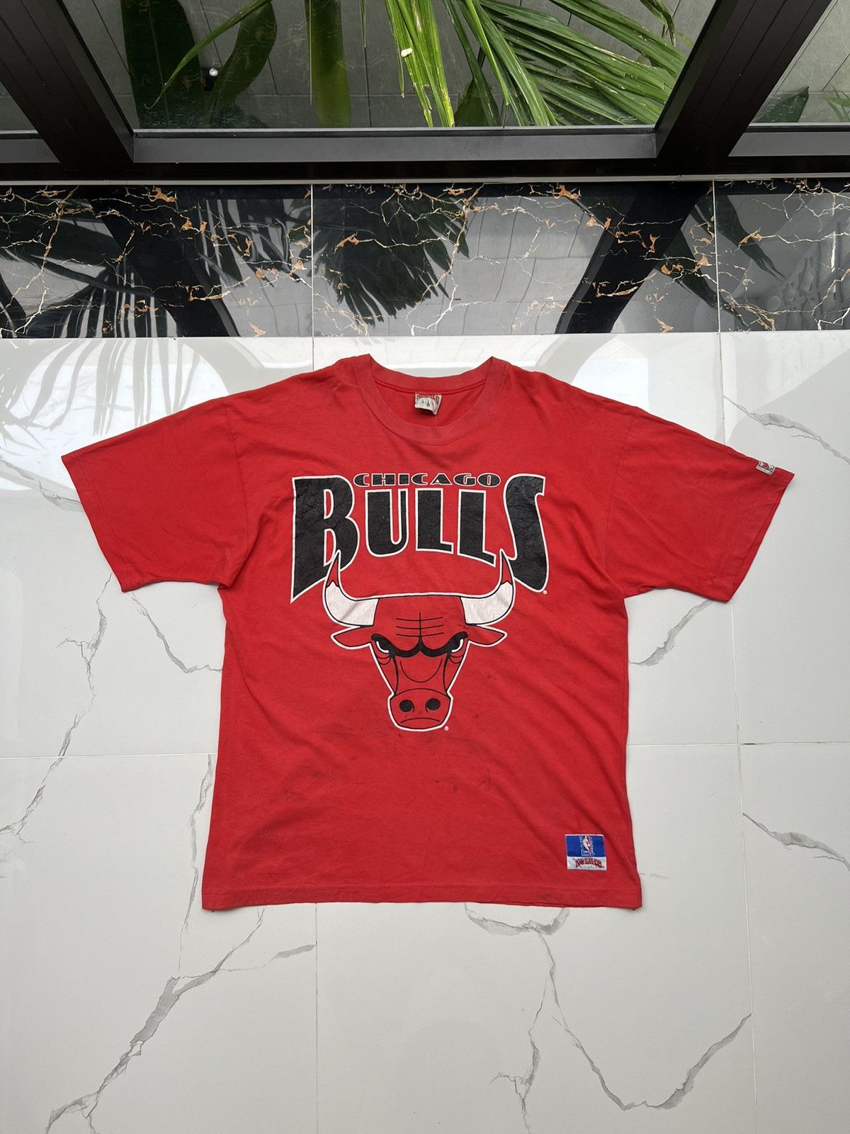 NBA × Nutmeg × Vintage 90's NUTMEG RARE CHICAGO BULL BIG LOGO RARE RETRO TEE Y2K Size US XL / EU 56 / 4 - 1 Thumbnail