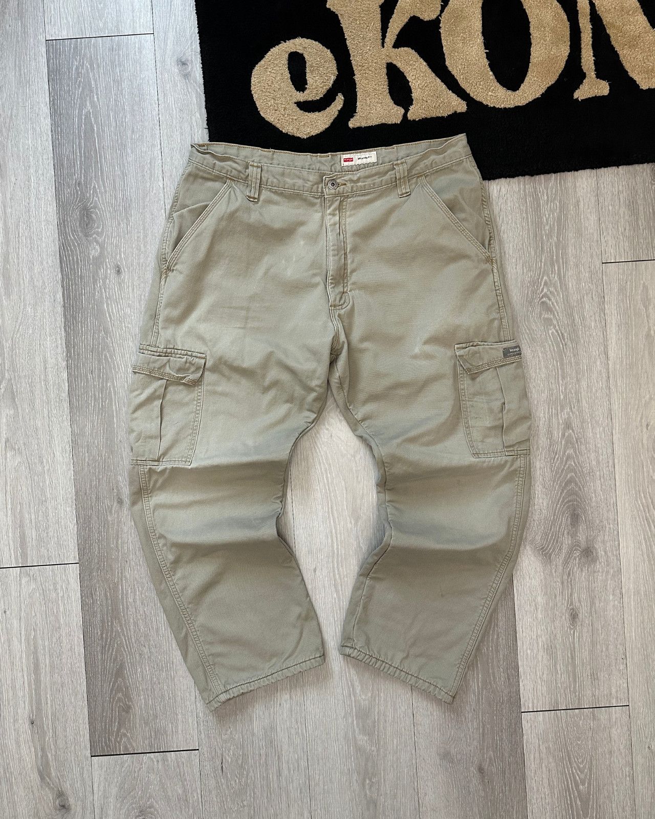 Wrangler Wrangler Relaxed Fit Fleece Lined Khaki Cargo Pants - 38x29 Size US 38 / EU 54 - 1 Thumbnail