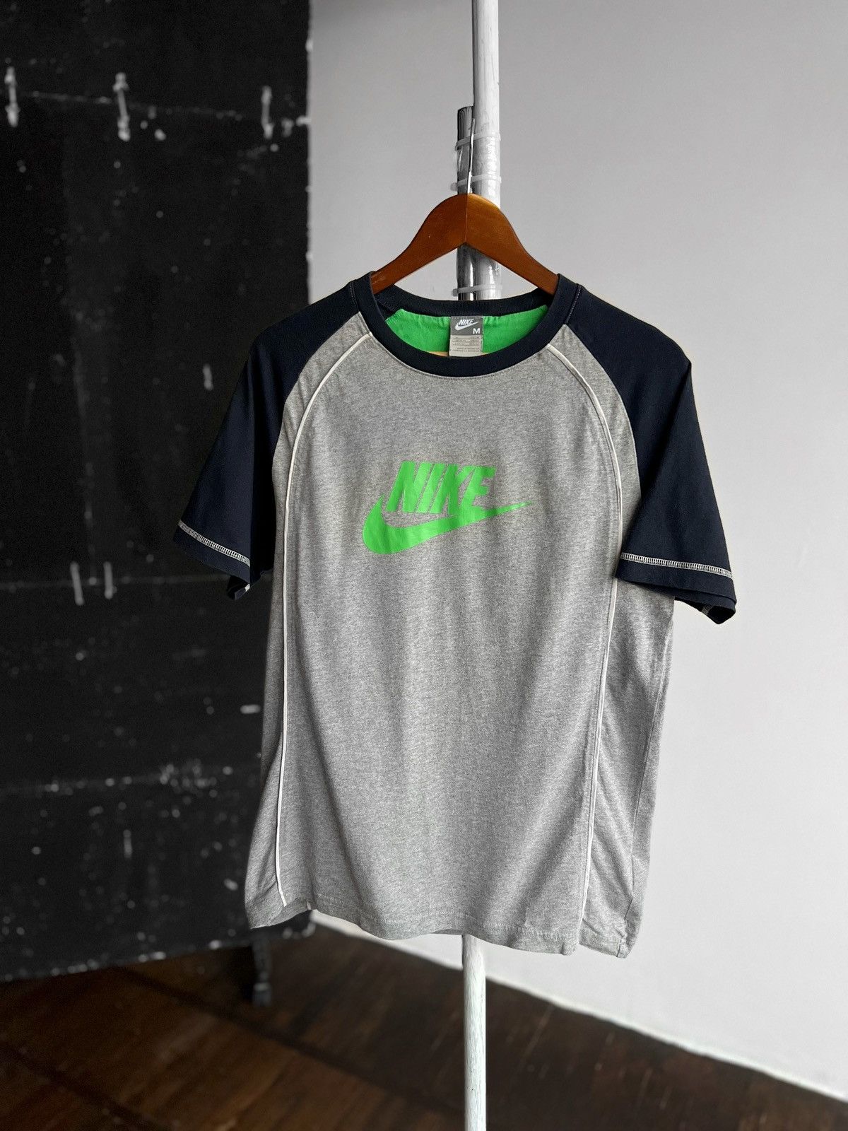 Nike × Vintage Nike Womens Vintage 00s Short Sleeve T-Shirt Center Logo Size M / US 6-8 / IT 42-44 - 1 Thumbnail