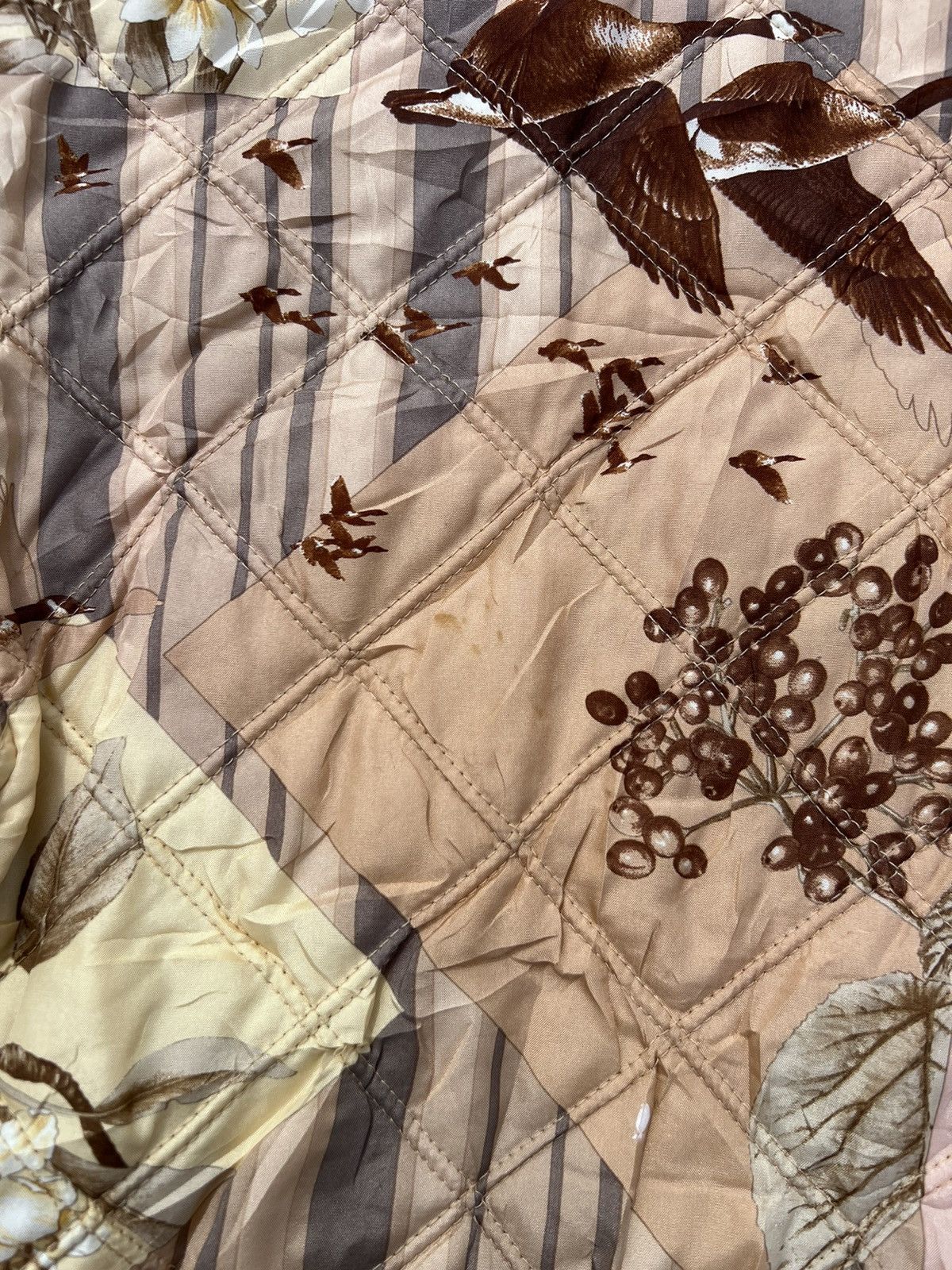 Salvatore Ferragamo Rare Vintage Salvatore Ferragamo Quilted Jacket Fullprint Size XS / US 0-2 / IT 36-38 - 8 Thumbnail