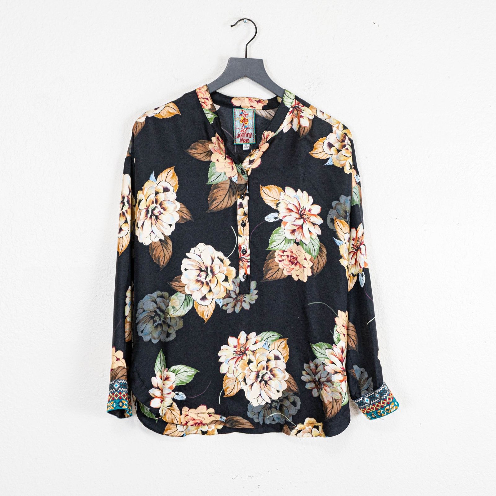 Johnny Was Johnny Was Corey Boxy Top 100% Silk Black Floral size XS Size XS / US 0-2 / IT 36-38 - 7 Thumbnail