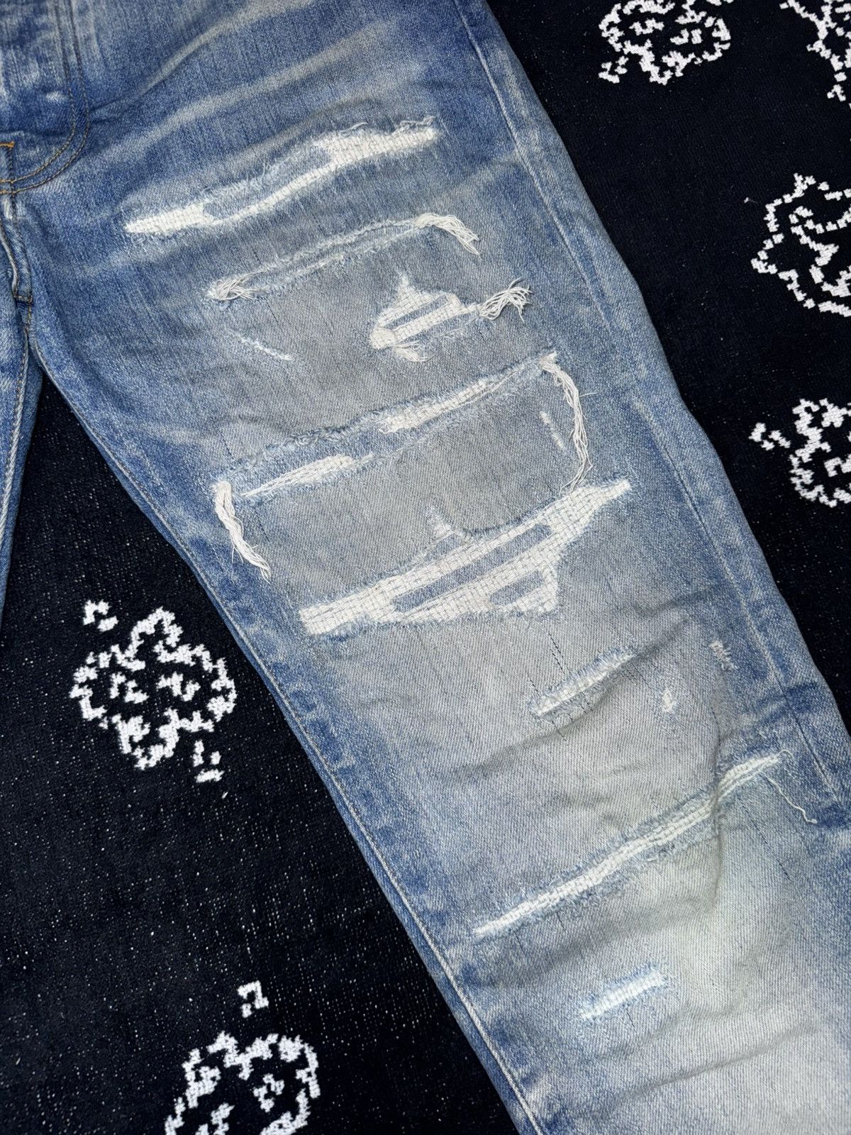 Amiri AMIRI BLUE DISTRESSED TRASHED JEANS Size US 31 - 5 Thumbnail