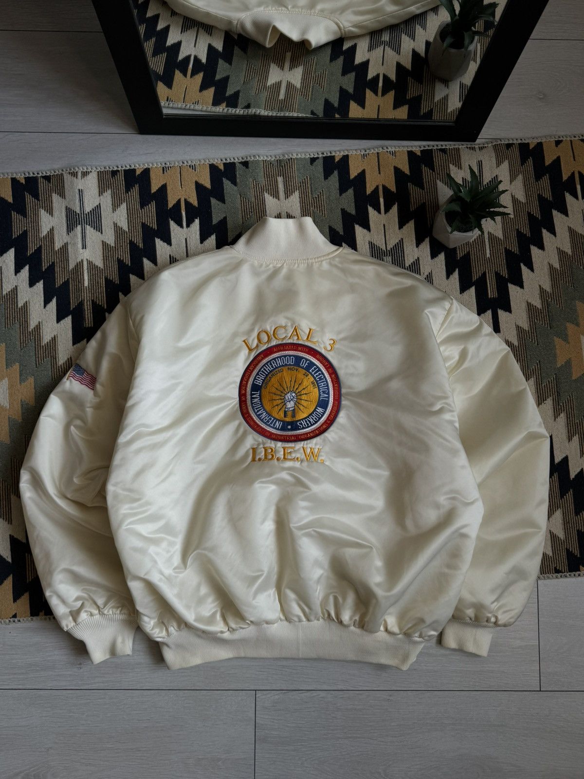 Vintage Vintage 1996 Local 3 I.B.E.W. USA Bomber Size US XL / EU 56 / 4 - 1 Thumbnail