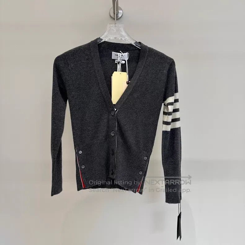 Thom Browne Thom Browne Classic Cashmere Cardigan in Medium Grey Size XS / US 0-2 / IT 36-38 - 1 Thumbnail