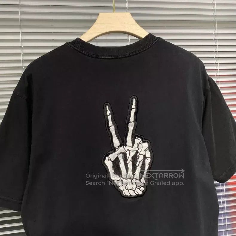 Balenciaga Balenciaga Short-sleeve T-shirt with dissolving smile and Size US L / EU 52-54 / 3 - 5 Thumbnail