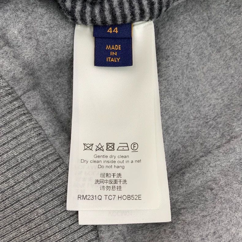 Louis Vuitton Louis Vuitton 23 grey logo embossed sheepwool reversible h Size US S / EU 44-46 / 1 - 6 Thumbnail
