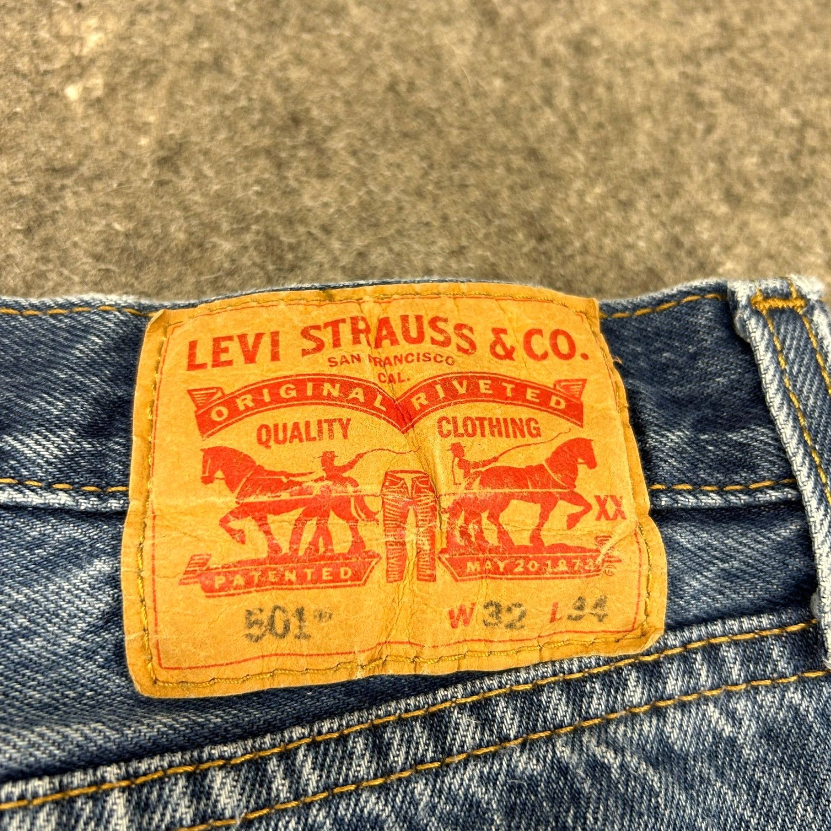 Levi's Levi's Jeans Men 32x34 501 Levi's 501 Series Medium Wash Blue Regular Straight Distressed Pockets 5-Pocket Denim Button Fly Size US 32 / EU 48 - 3 Thumbnail