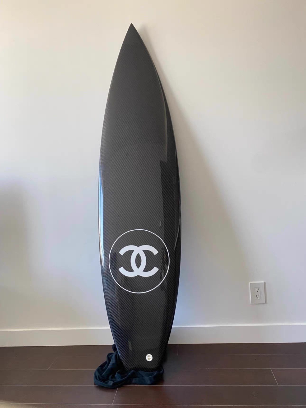 Chanel Chanel Black Carbon Fiber Surfboard Brand New Full Set Q14 Size ONE SIZE - 1 Thumbnail