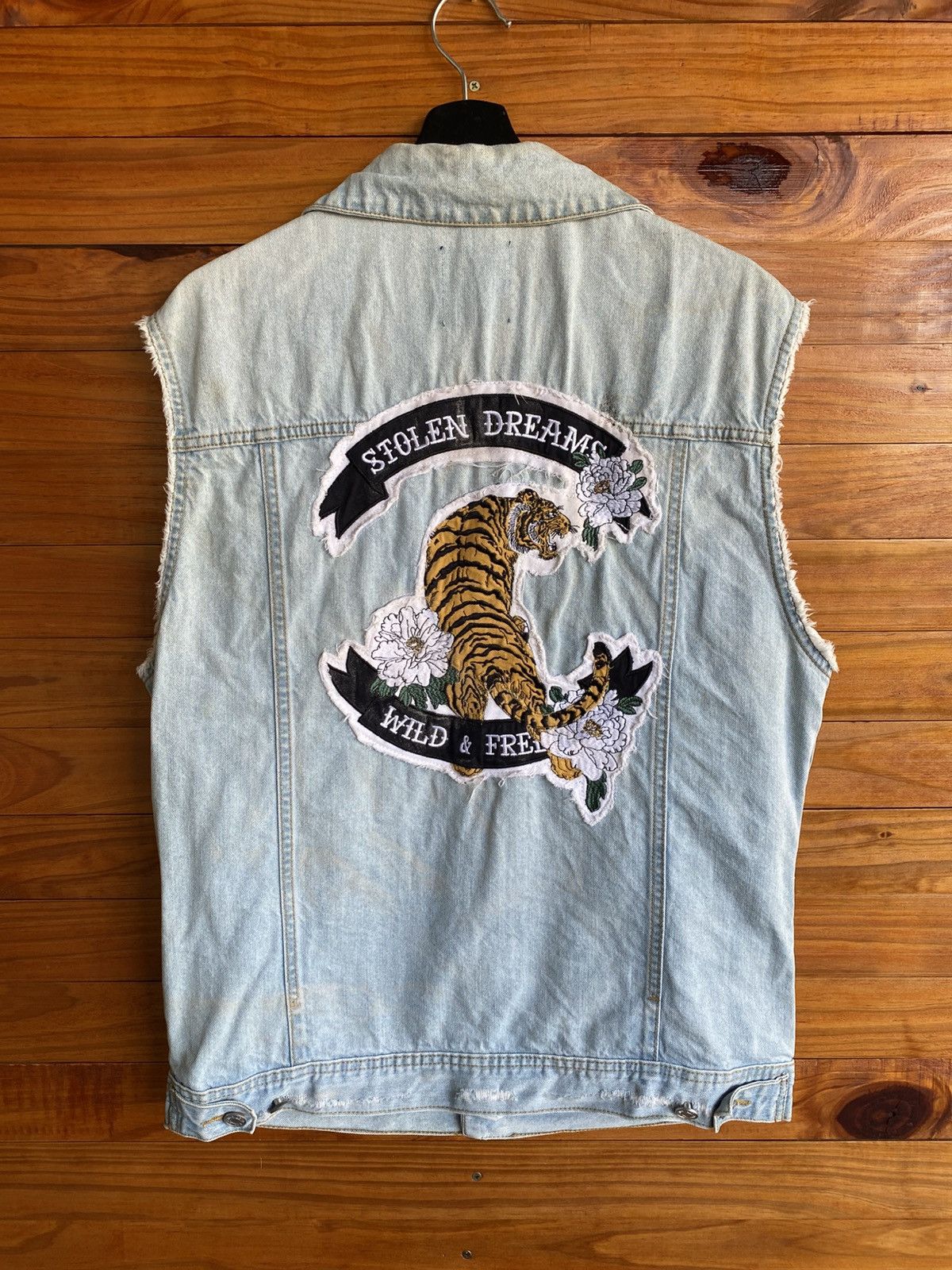 Bershka Bershka Denim Vest Light Wash Sleeveless Jacket Tiger Patch Size US L / EU 52-54 / 3 - 10 Thumbnail