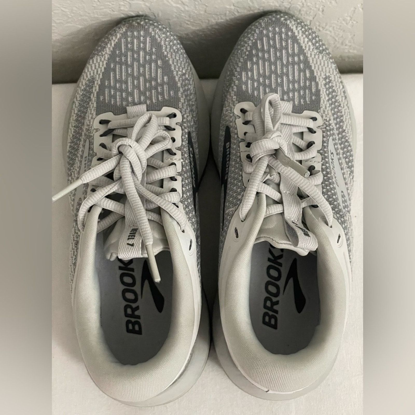 Brooks Brooks Revel 7 Neutral Running Shoe Oyster Gray Womens 6 Size US 6 / IT 36 - 6 Thumbnail
