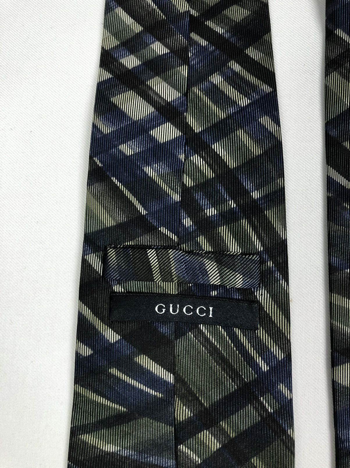 Gucci Rare Gucci Abstract Silk Tie Made in Italy Size ONE SIZE - 8 Thumbnail