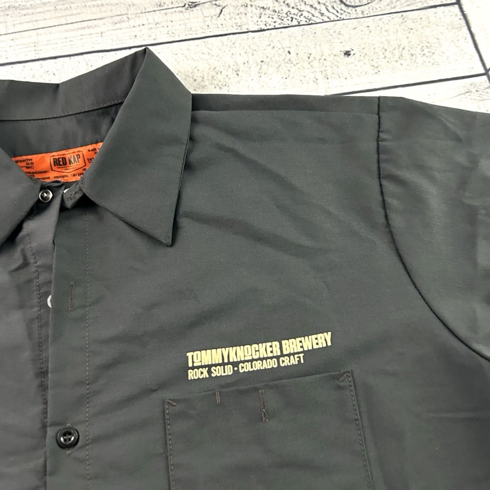 Red Kap Red Kap Tommyknocker Brewery Short Sleeve Button-Front Shirt Mens XL Gray Size US XL / EU 56 / 4 - 2 Thumbnail