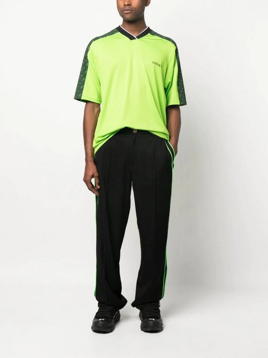 Versace VERSACE green & black La Greca nylon gym t-shirt Medium Size US M / EU 48-50 / 2 - 3 Thumbnail