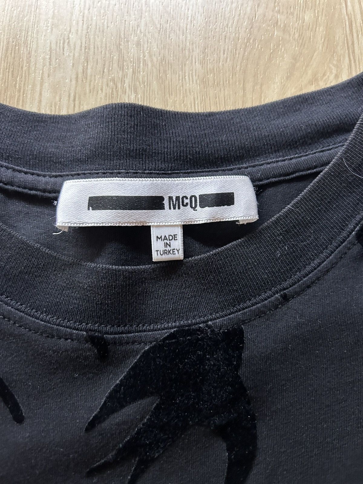 Alexander McQueen MCQ Alexander Mcqueen Swallow Flocked Tee Size US XL / EU 56 / 4 - 2 Thumbnail