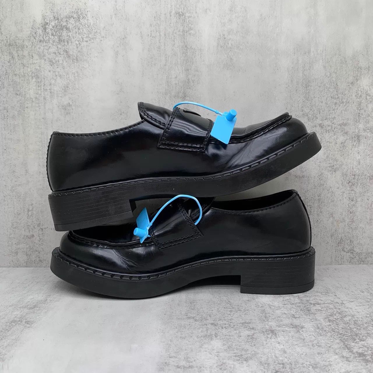 Prada Prada Black Tri Logo Loafer 41 98new JZ1412 Size US 8 / EU 41 - 3 Thumbnail