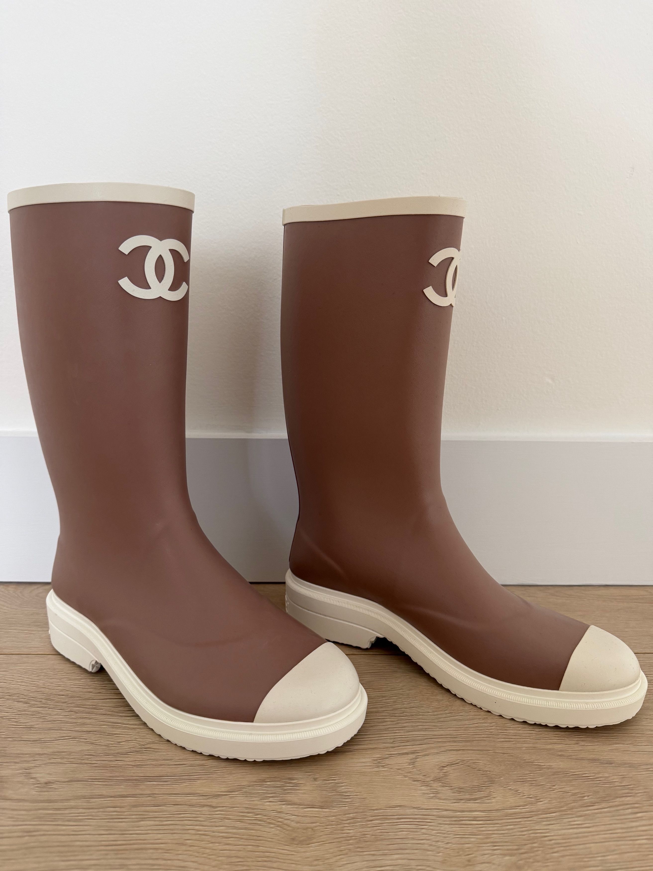 Chanel Chanel 26C White CC Logo High Pull On Rubber Rain Boots 36 Size US 6 / IT 36 - 2 Thumbnail