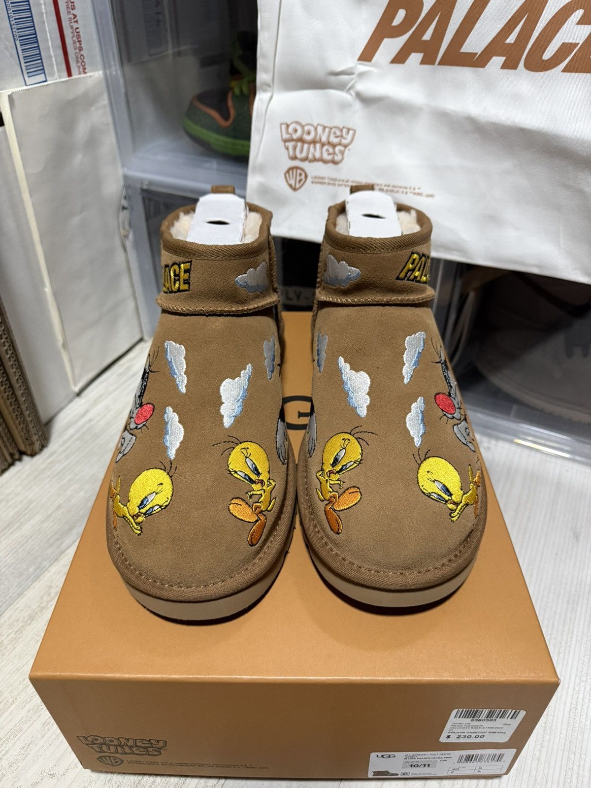 Palace × Ugg UGG Classic Ultra Mini Boot Palace x Looney Tunes Chestnut Size US 10 / EU 43 - 4 Thumbnail