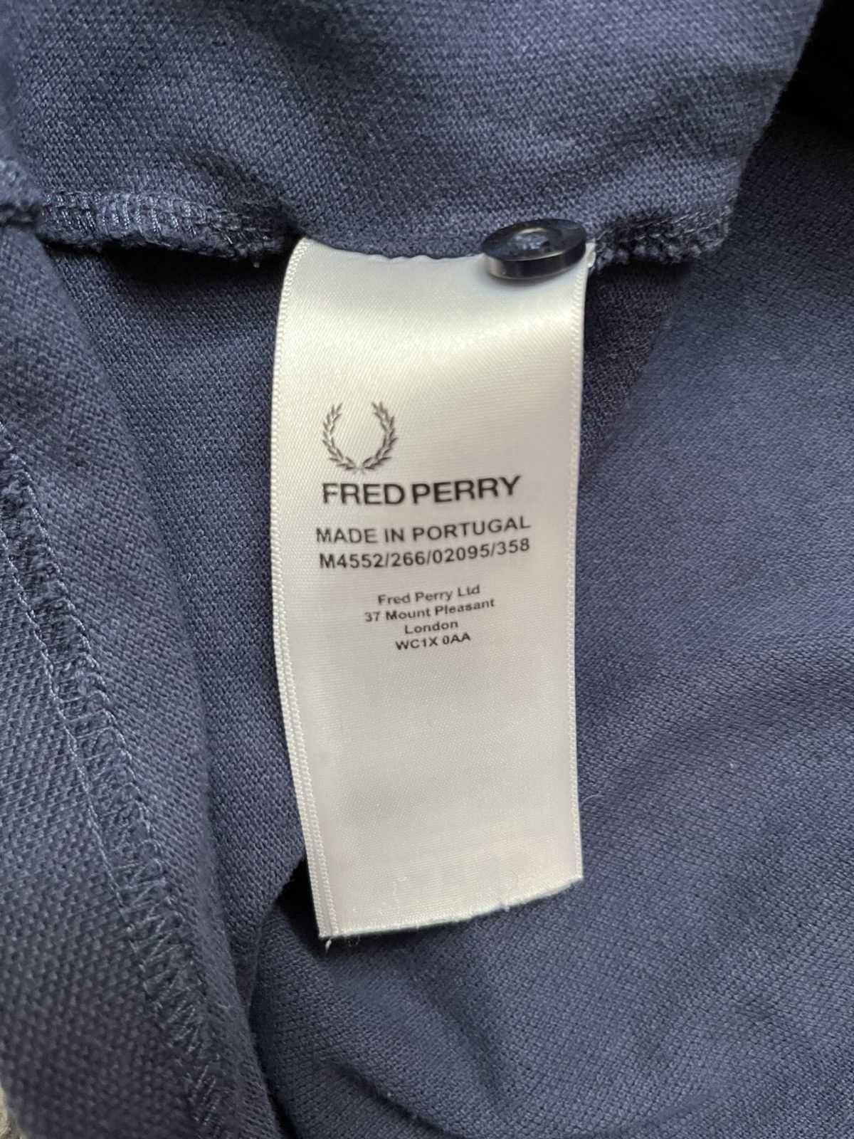Fred Perry Vintage Fred Perry 90s Style Spellout Center Logo Polo Size US XL / EU 56 / 4 - 3 Thumbnail