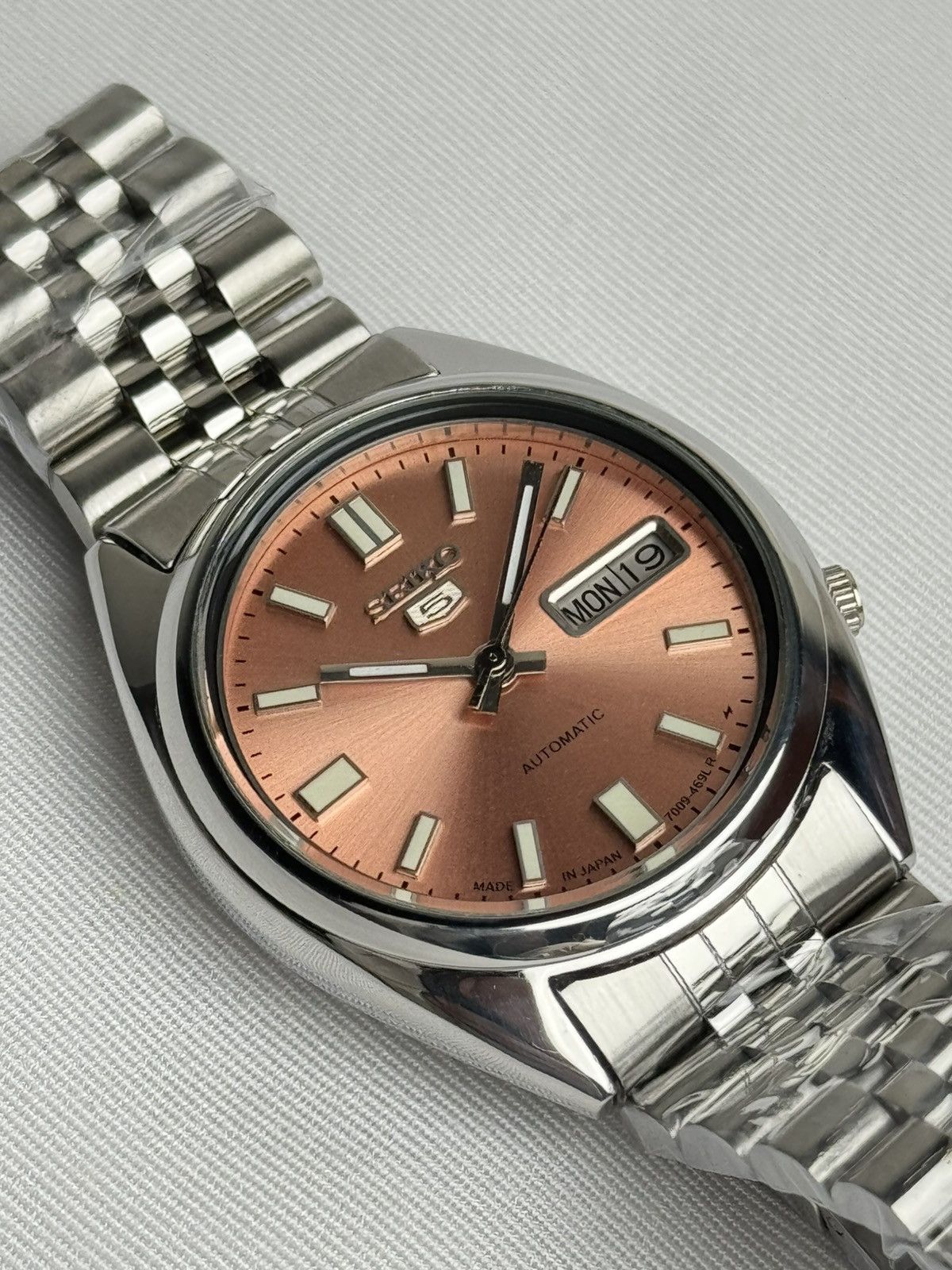 Seiko Seiko 5 7009-Japan Auto |salmon Dial | Day & Date Size 36 - 10 Thumbnail