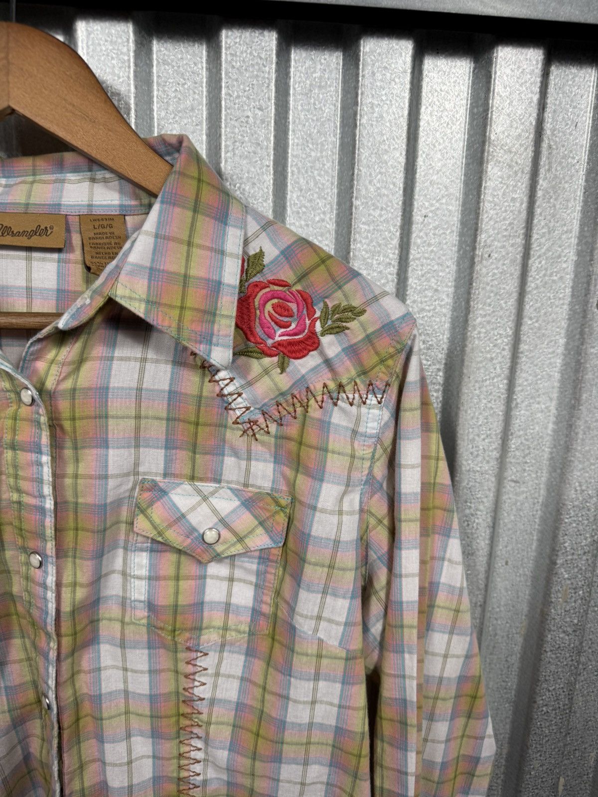 Wrangler Vintage Wrangler Western Rose Embroidered Pearl Snap Shirt Size US L / EU 52-54 / 3 - 8 Thumbnail
