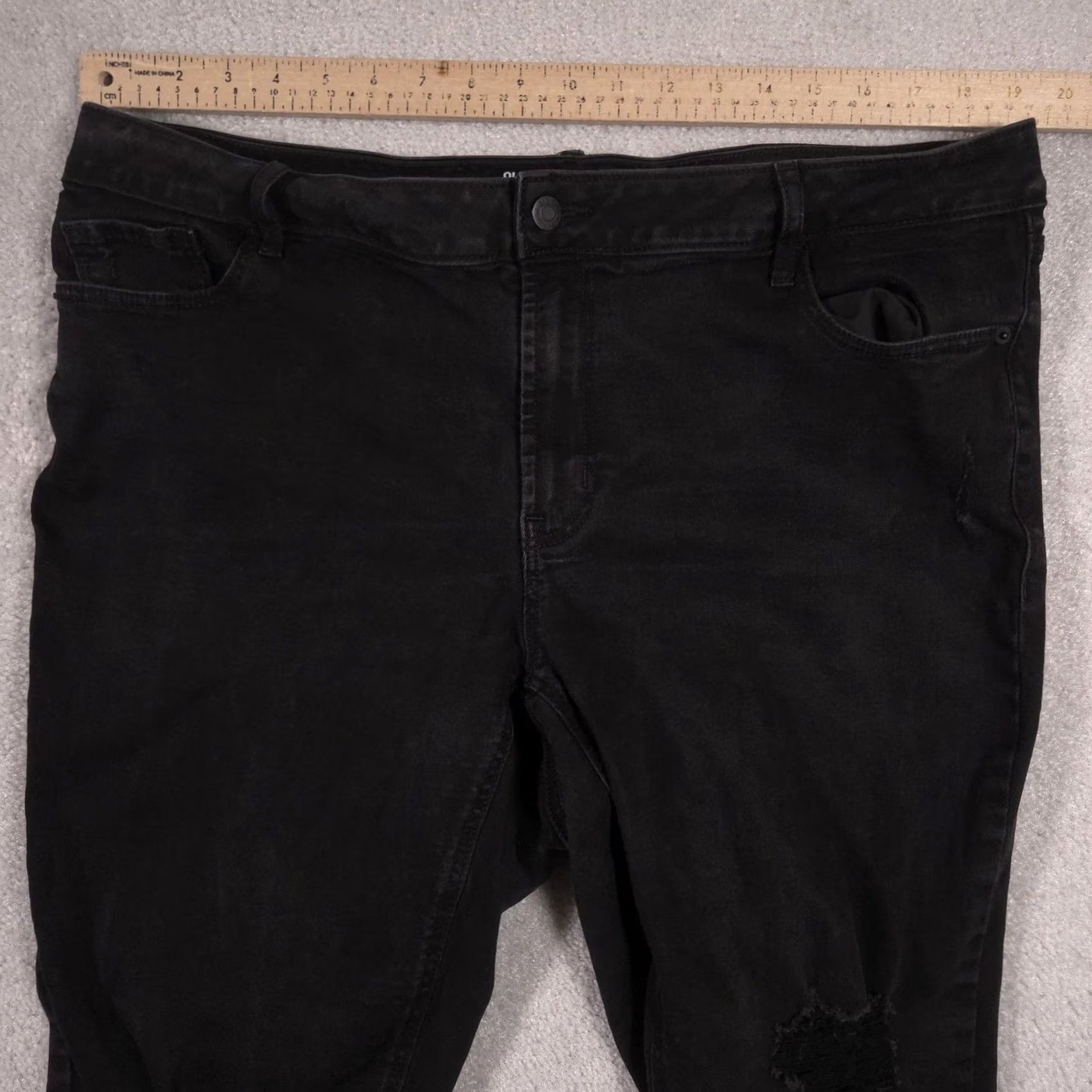 Old Navy Old Navy Rockstar Super Skinny Jeans Womens 20 Black Distressed Raw Hem Capri Size 42" / US 20 - 5 Thumbnail