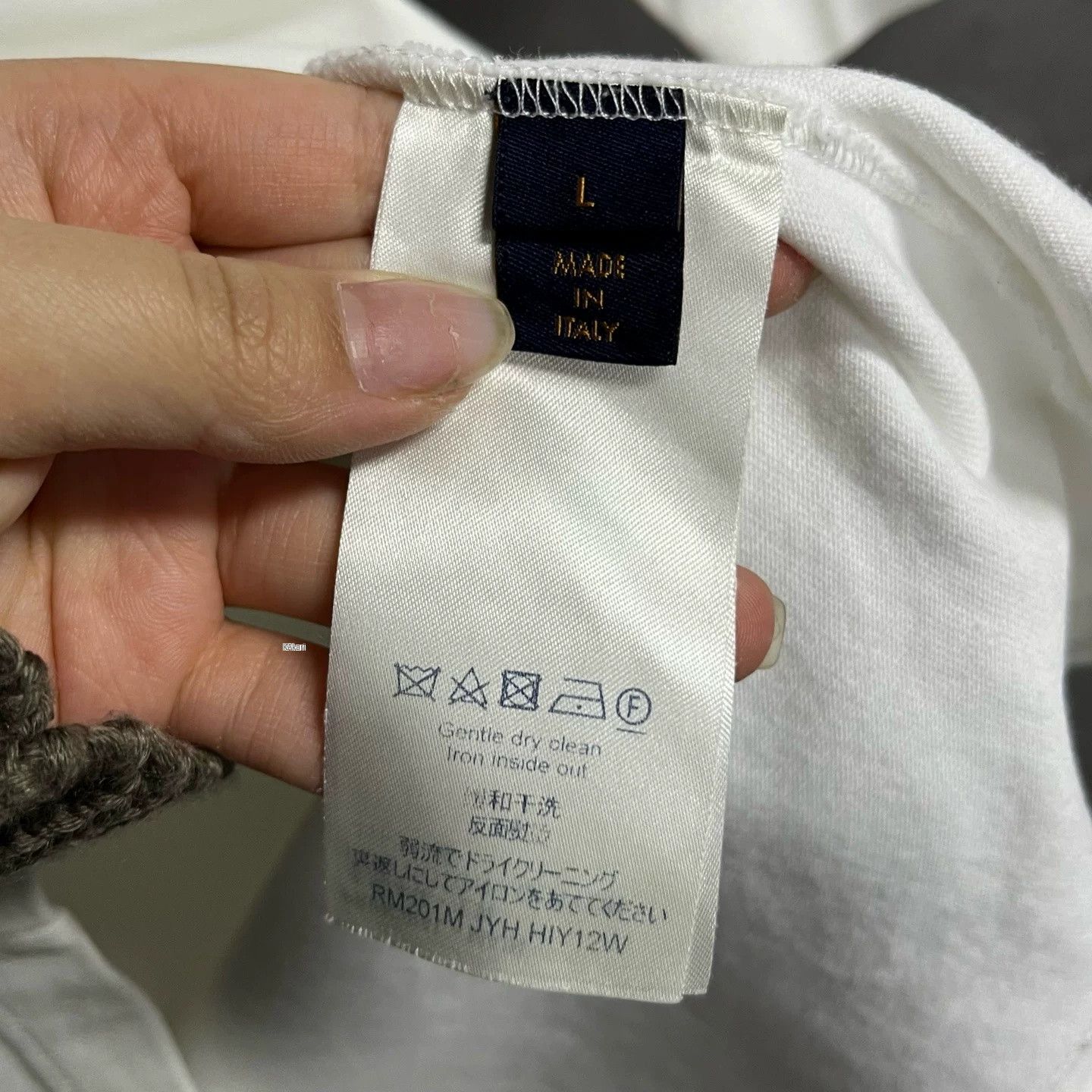 Louis Vuitton Louis Vuitton White Embroidered Street T-shirt Size US L / EU 52-54 / 3 - 4 Thumbnail