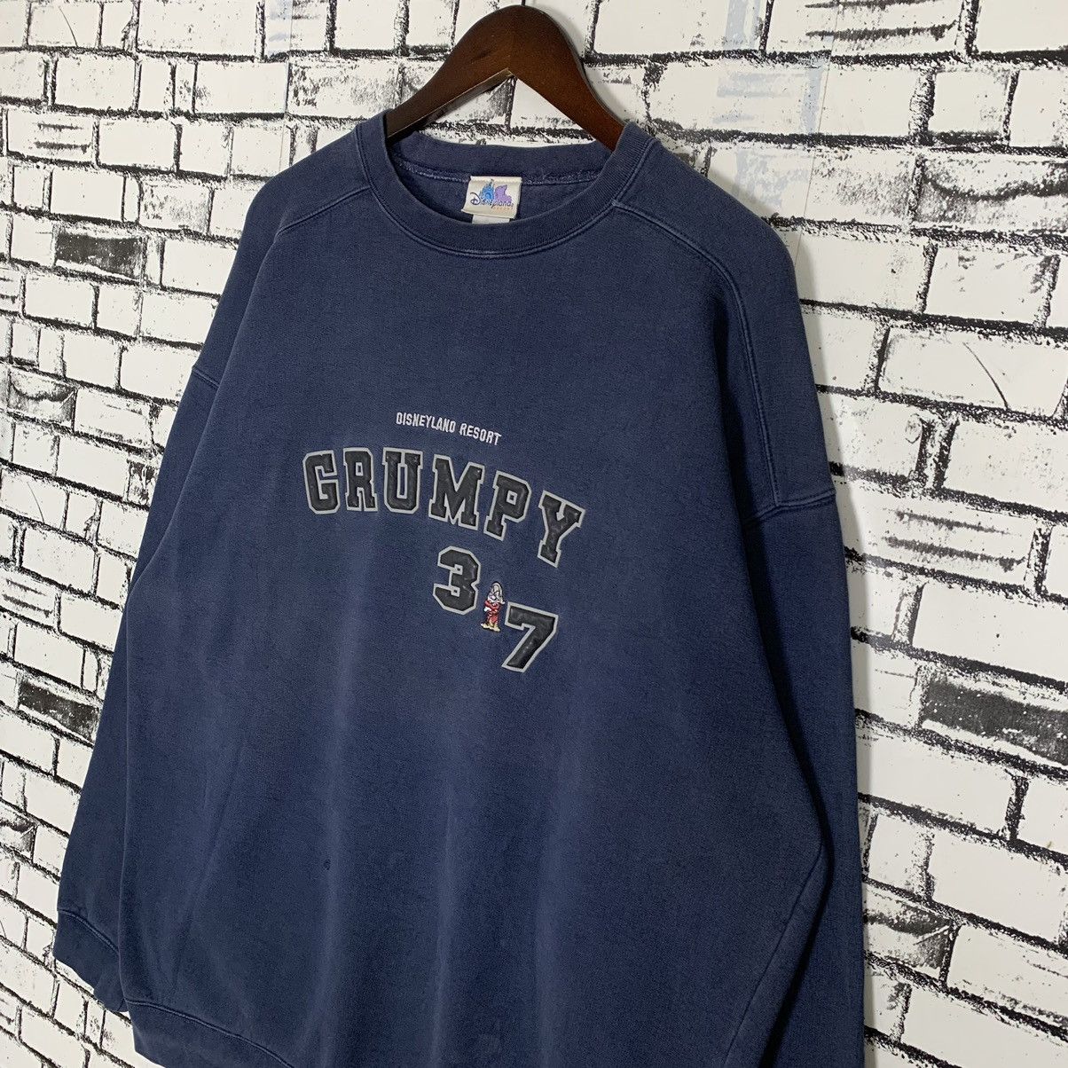 Cartoon Network × Disney × Vintage Vintage Disneyland Resort Embroidery Sweatshirt Crewneck Size US XL / EU 56 / 4 - 4 Thumbnail