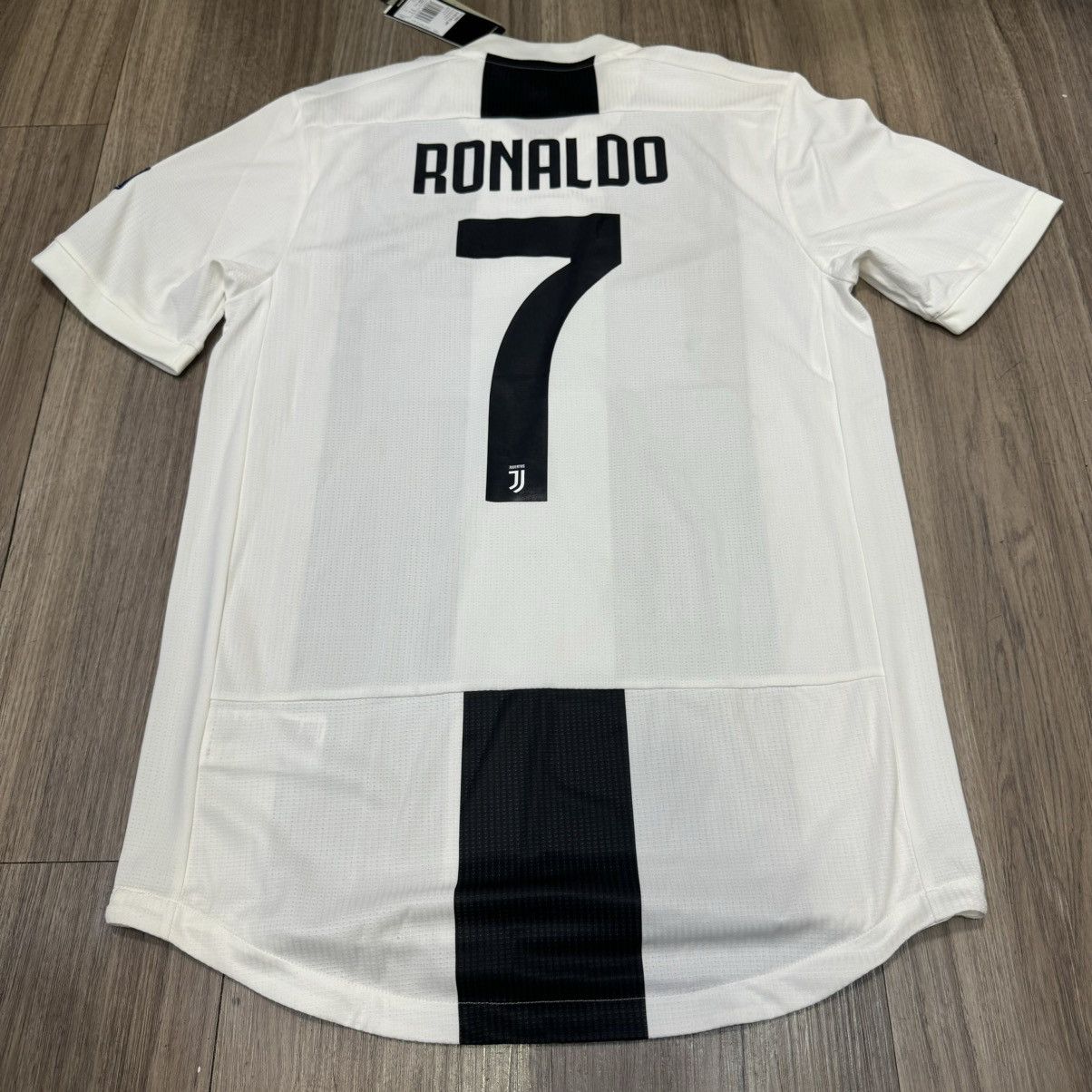 Adidas Juventus 18/19 player issue home shirt #7 Ronaldo(bnwt) Size US M / EU 48-50 / 2 - 2 Thumbnail