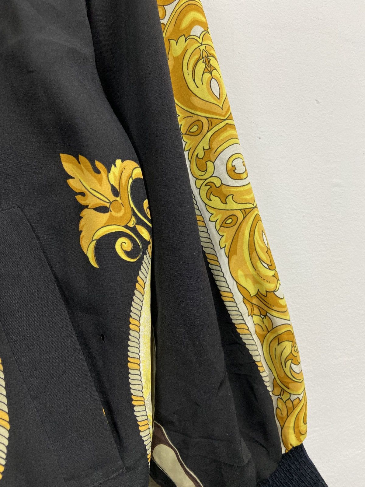 Vintage Vintage Baroque Chain Print Bomber Jacket – Black & Gold Size US L / EU 52-54 / 3 - 6 Thumbnail