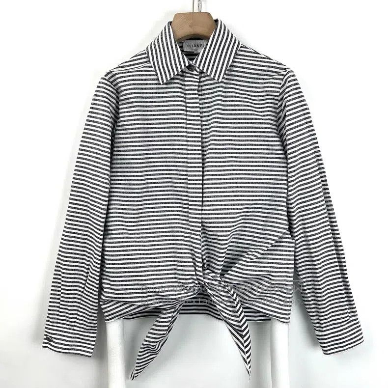 Chanel Chanel Black and white dark pattern logo laced shirt Size XS / US 0-2 / IT 36-38 - 1 Thumbnail