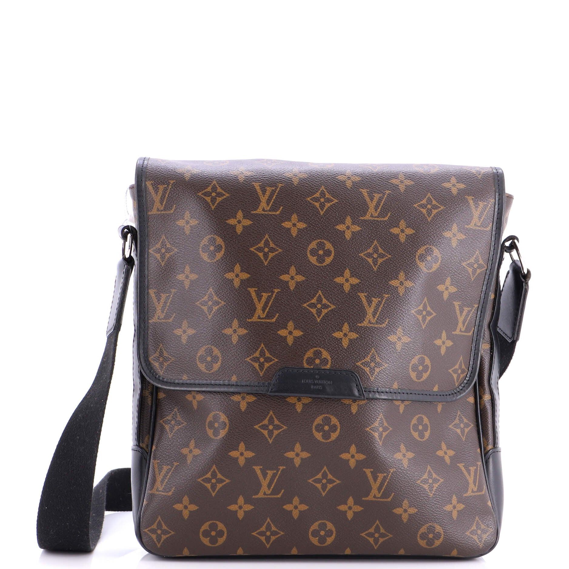Louis Vuitton Bass Messenger Bag Size ONE SIZE - 1 Thumbnail