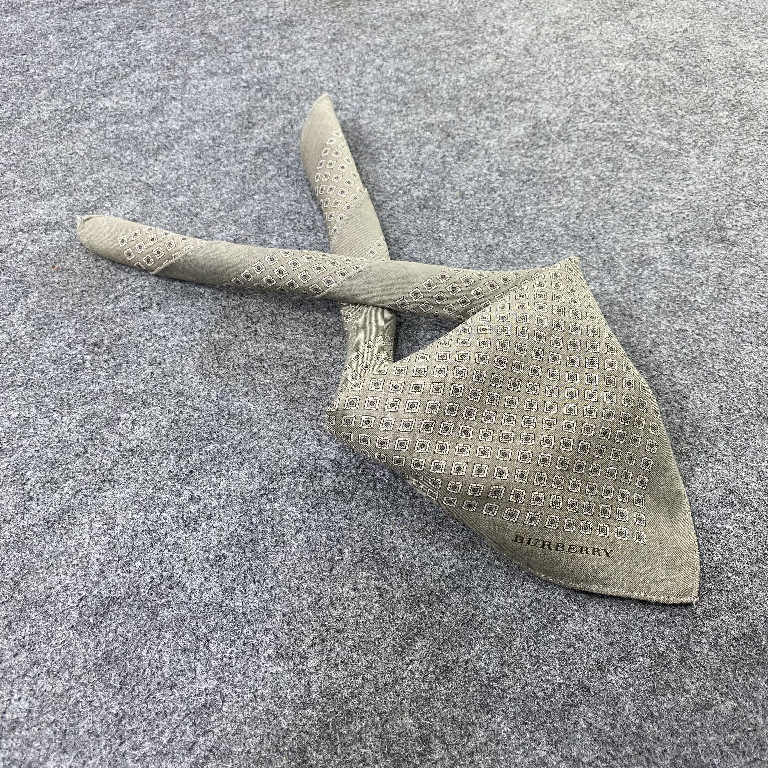 Burberry Burberry Handkerchief Neckerchief Bandana-B1977 Size ONE SIZE - 1 Thumbnail