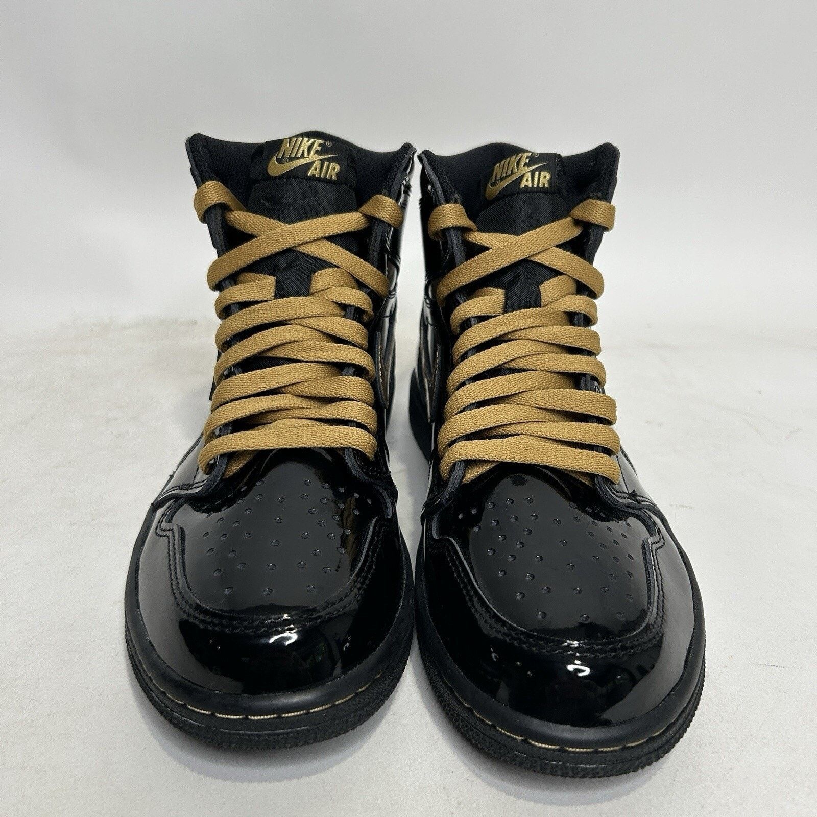 Nike Nike Air Jordan 1 Retro High OG “Black Metallic Gold” Size US 8.5 / EU 41-42 - 2 Thumbnail