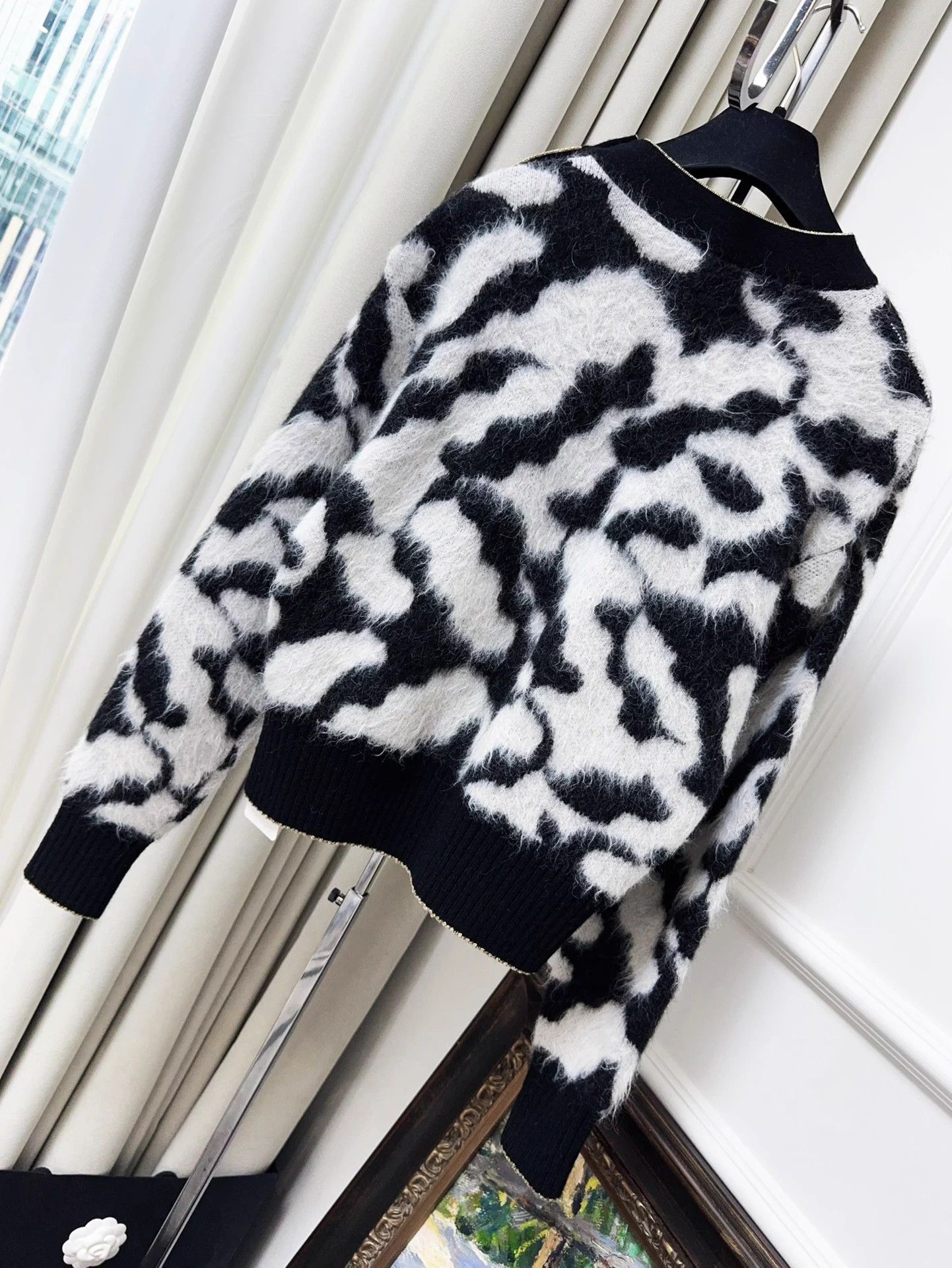 Chanel Chanel 20A Black & White Camellia Mohair Gold Crew Sweater Size XS / US 0-2 / IT 36-38 - 2 Thumbnail