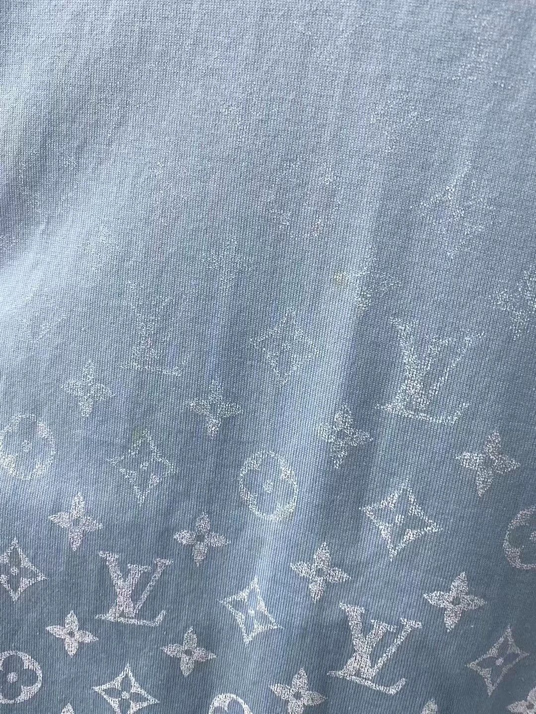 Louis Vuitton Louis Vuitton Ice Blue Gradient Monogram Tee Size US S / EU 44-46 / 1 - 5 Thumbnail