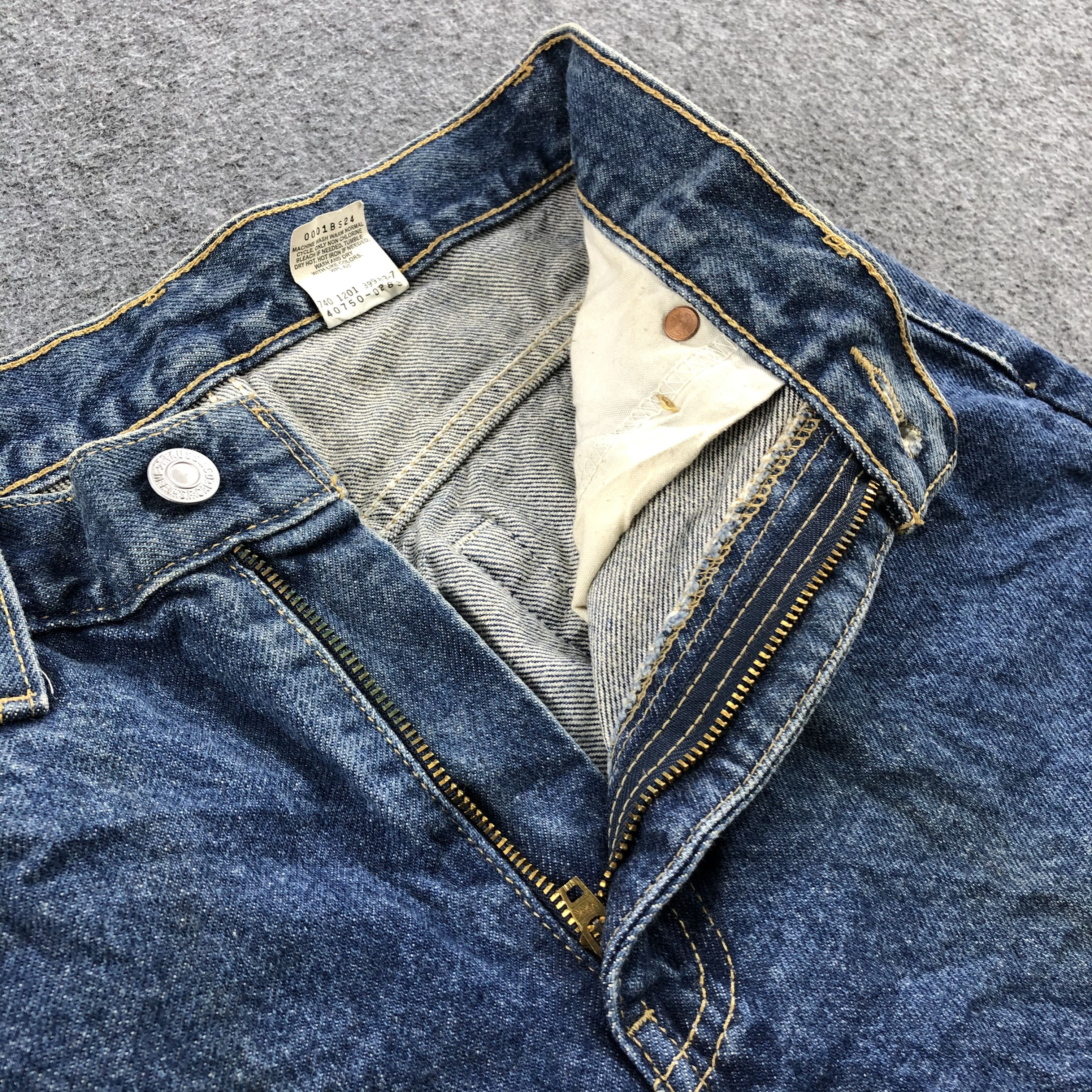Levi's Vintage Levis 550 Jeans Relaxed Fit Denim KJ525 Size US 27 - 8 Thumbnail