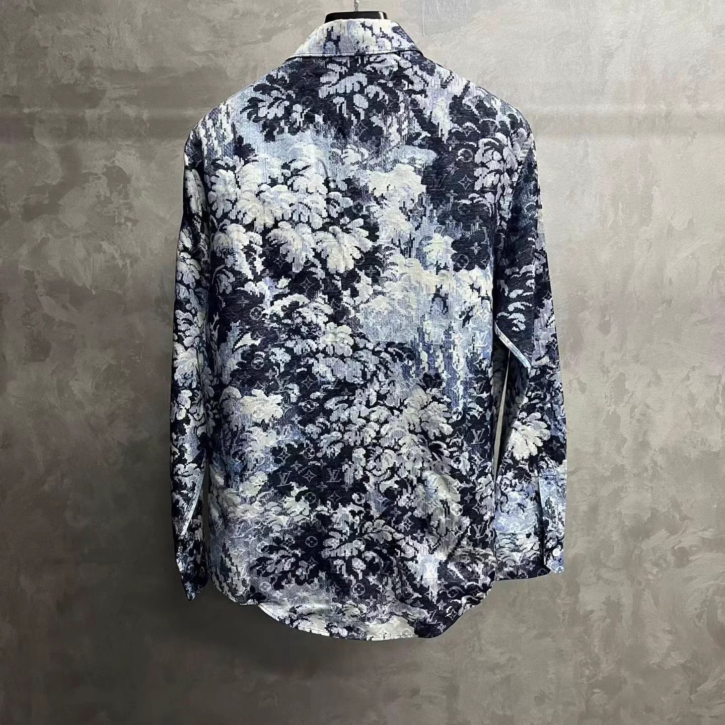 Louis Vuitton Louis Vuitton blue tapestry pattern silk long-sleeved shirt Size US M / EU 48-50 / 2 - 2 Thumbnail
