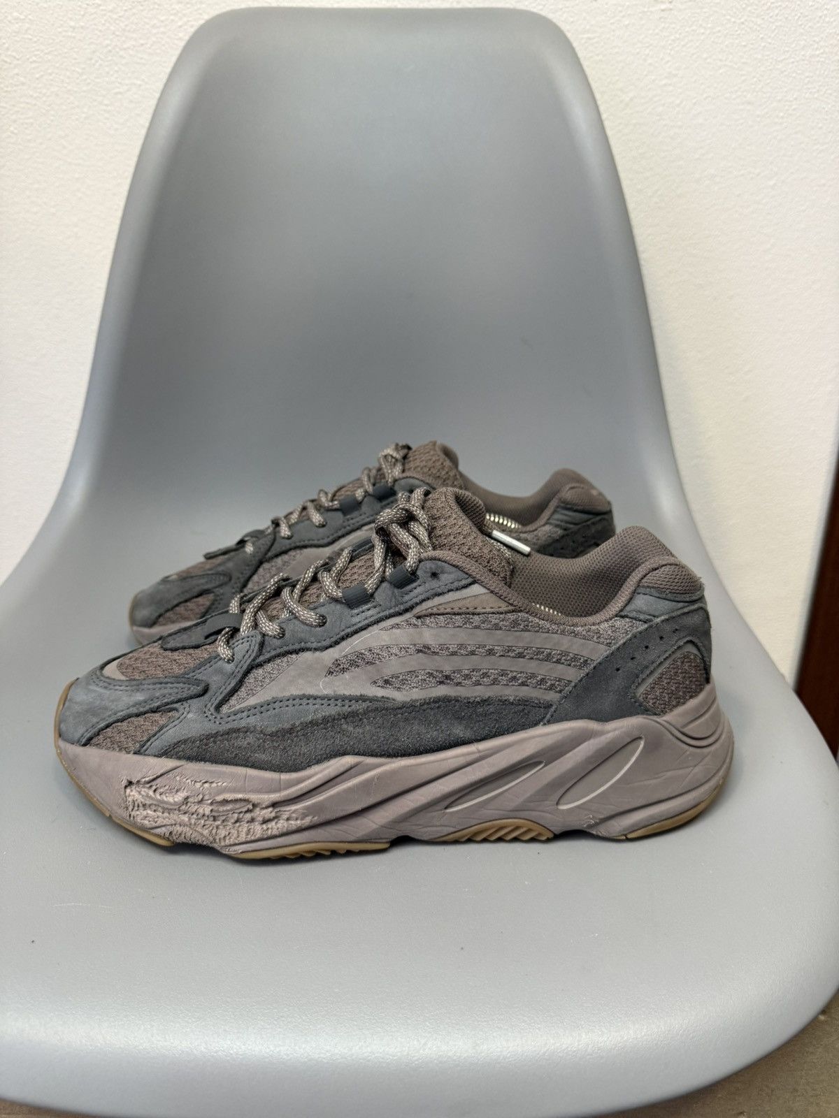 Adidas × Kanye West Adidas Yeezy Boost 700 v2 size 9 Size US 9 / EU 42 - 3 Thumbnail