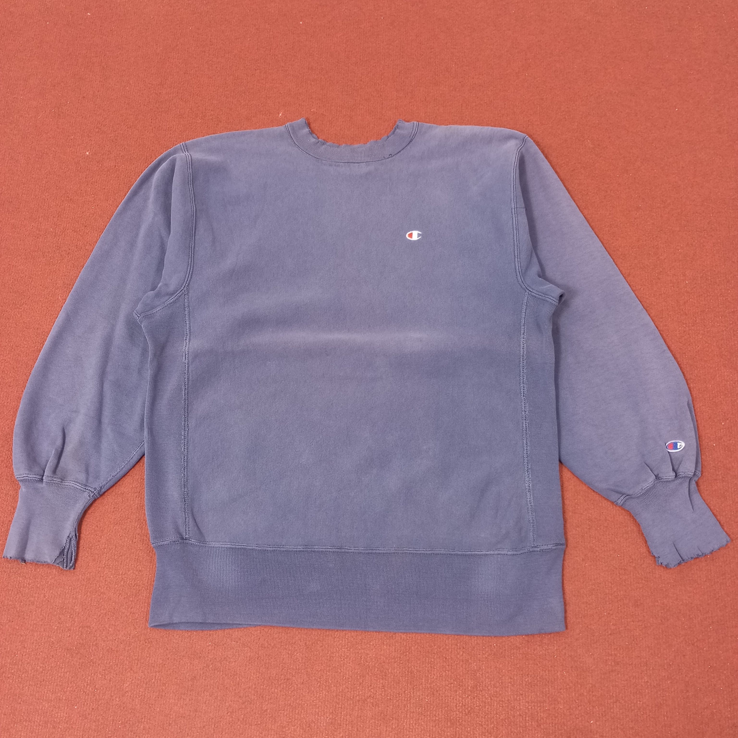 Champion × Vintage Champion Small Logo Design Distressed Sweatshirt Size US L / EU 52-54 / 3 - 1 Thumbnail