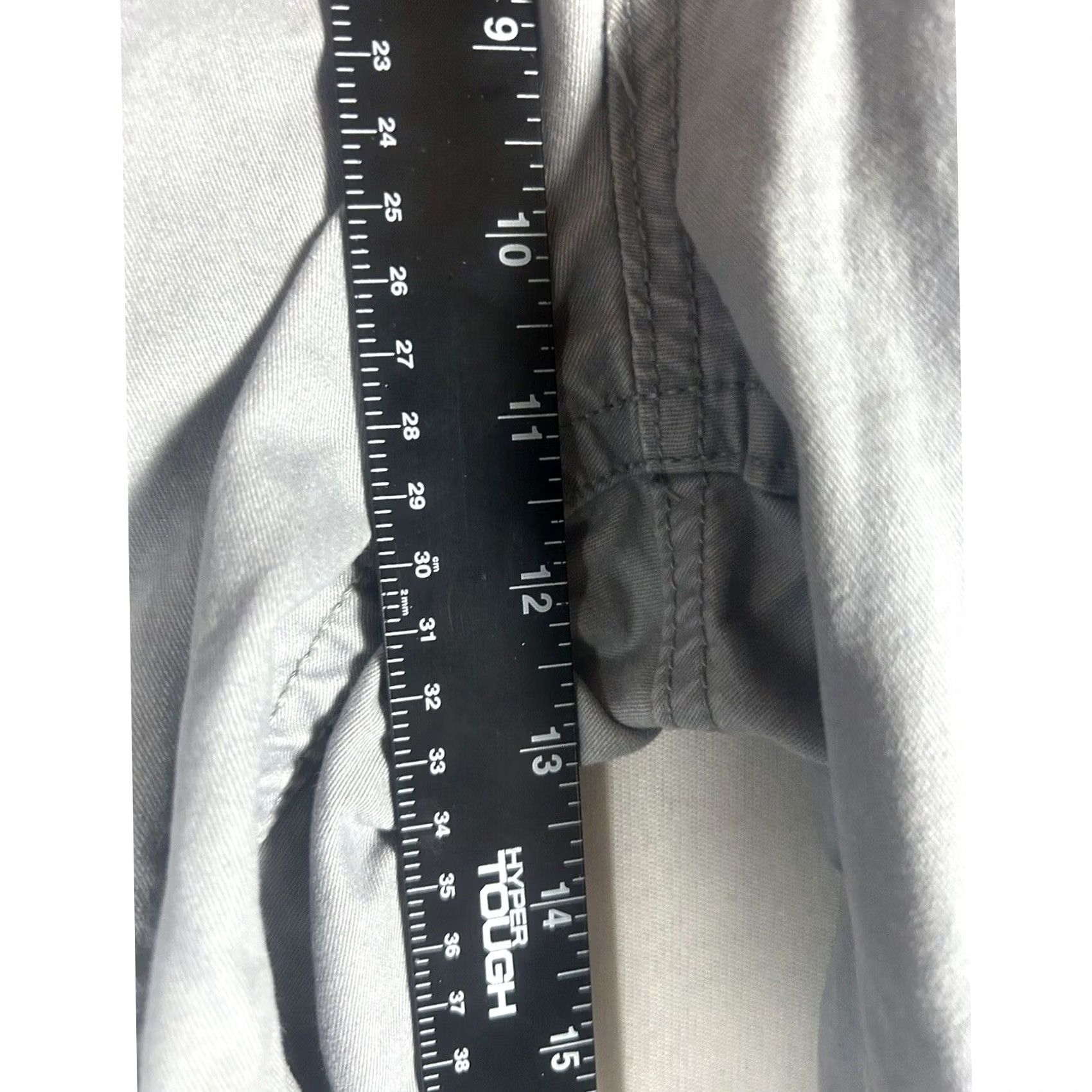 Old Navy Old Navy Mens Casual Chino Shorts Size 30 Gray Flat Front Mid Rise Longer Length Twill Cotton Size US 30 / EU 46 - 7 Thumbnail