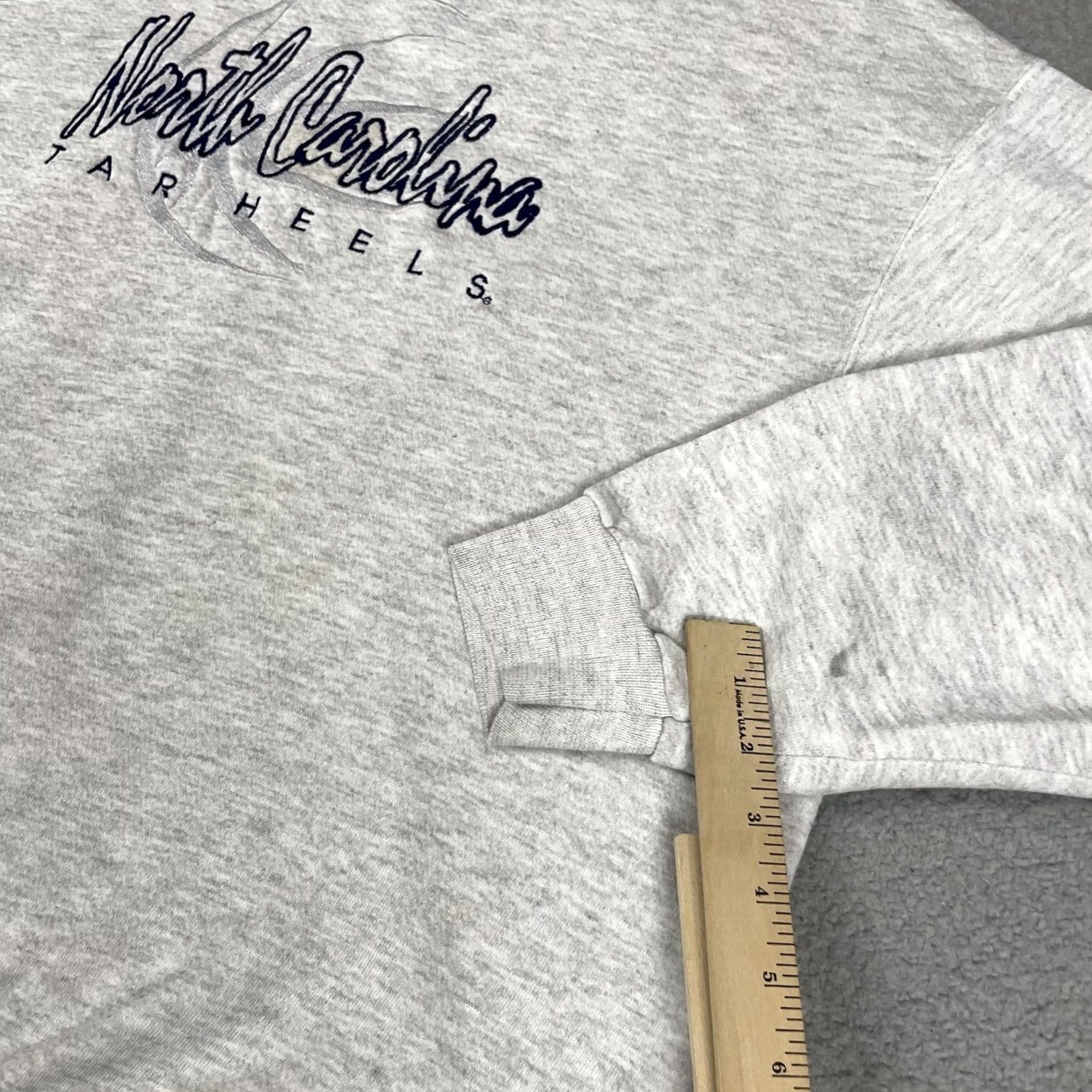 Logo Athletic VINTAGE North Carolina Sweatshirt Unisex Adults L Gray Tarheels Embroidered College Logo Athletic Crew Neck Pullover 90s Sports University USA Hip Hop Size US L / EU 52-54 / 3 - 7 Thumbnail