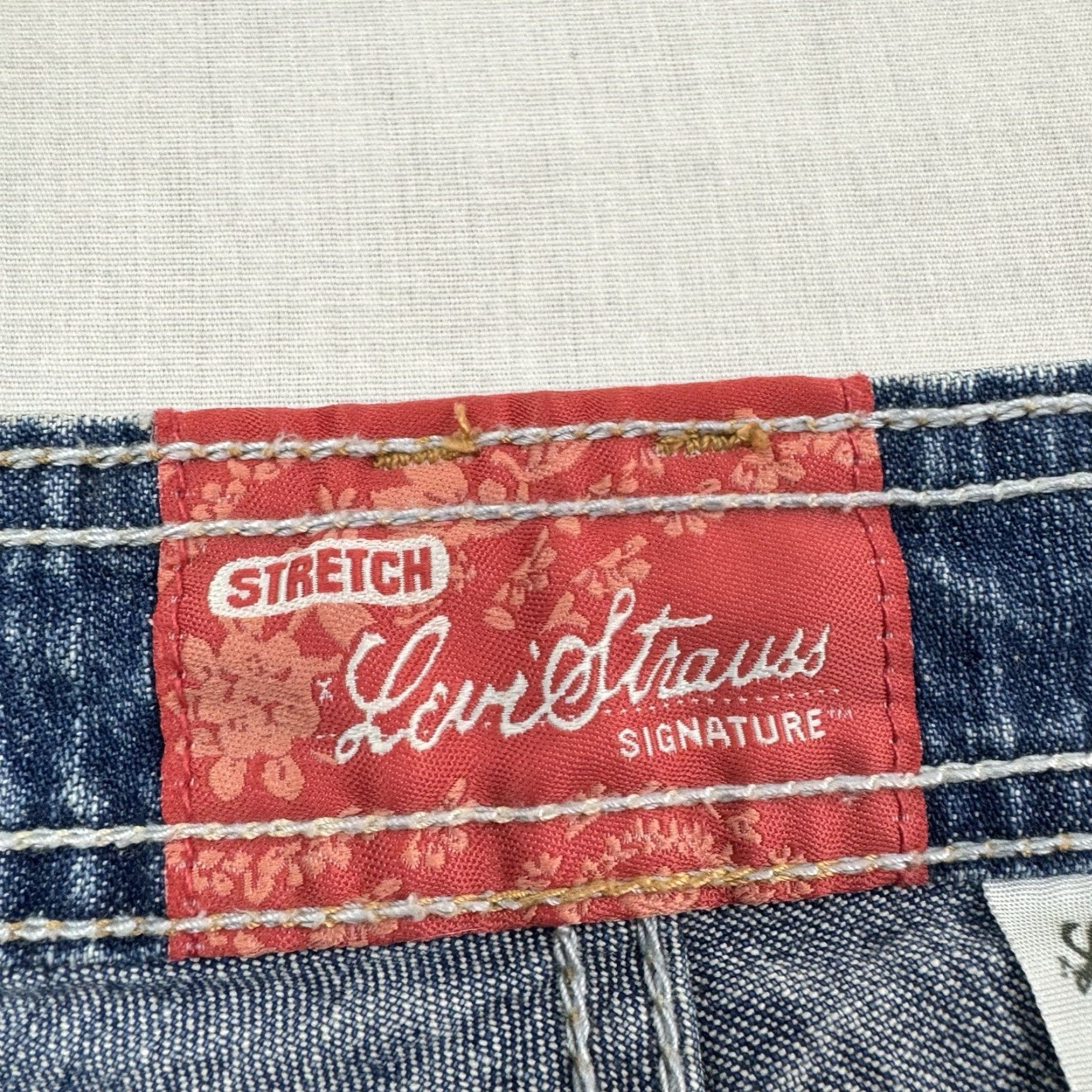 Levi's VINTAGE Levi's High Waist Jean Shorts Women's 12 Blue Stretch Hipster Y2K Classic Size 34" / US 12 / IT 48 - 4 Thumbnail