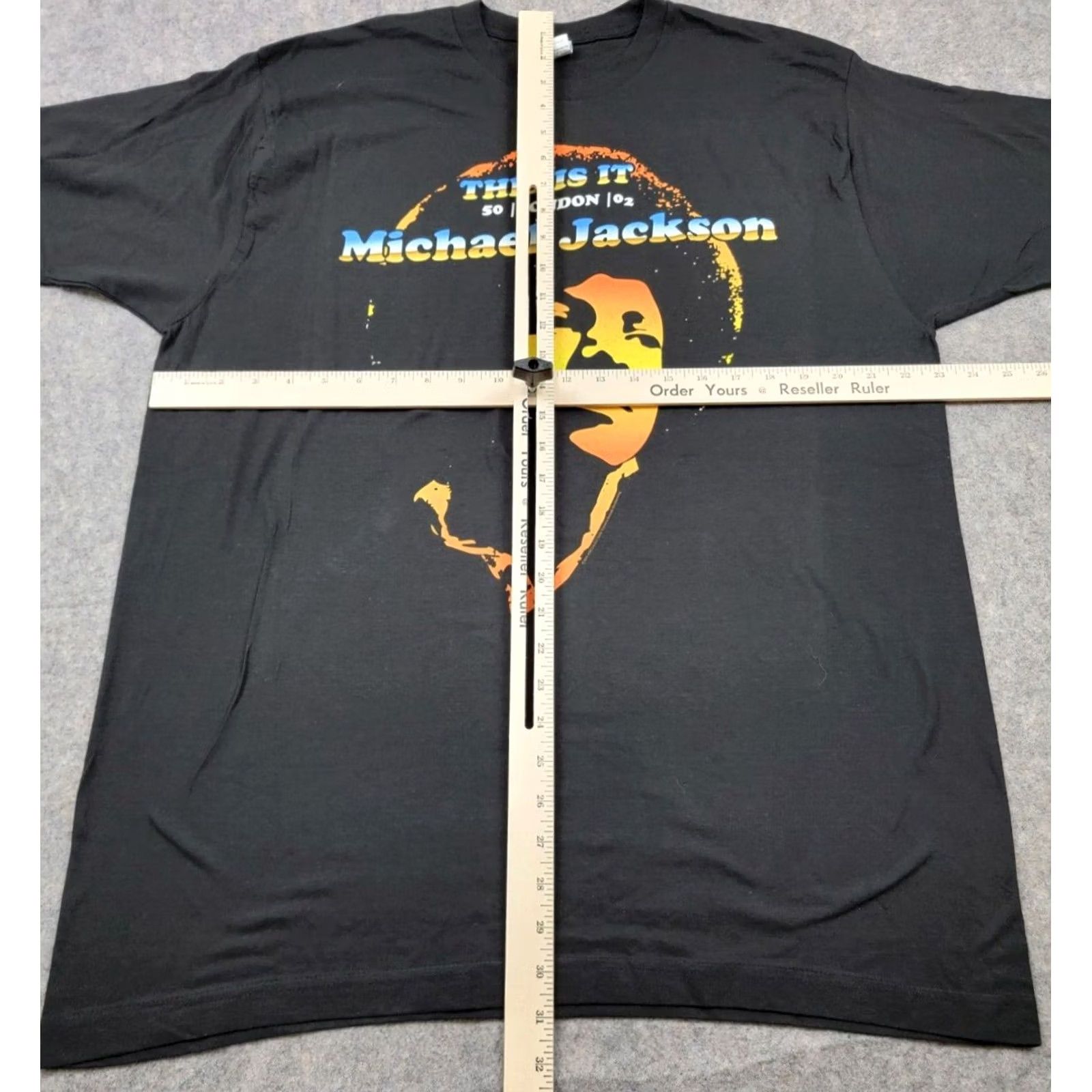 Tultex Michael Jackson Shirt Adult XL Black This Is It Tour London 2002 Tultex Shirt Men XL Black Music Theme graphic print"> Size US XL / EU 56 / 4 - 6 Thumbnail