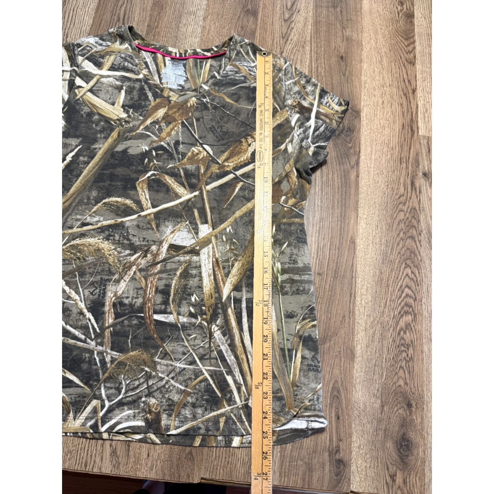 Realtree Realtree Shirt Women's XL V-Neck Camouflage Short Sleeve Knit Cotton Multicolor T-Shirt Casual Size XL / US 12-14 / IT 48-50 - 7 Thumbnail