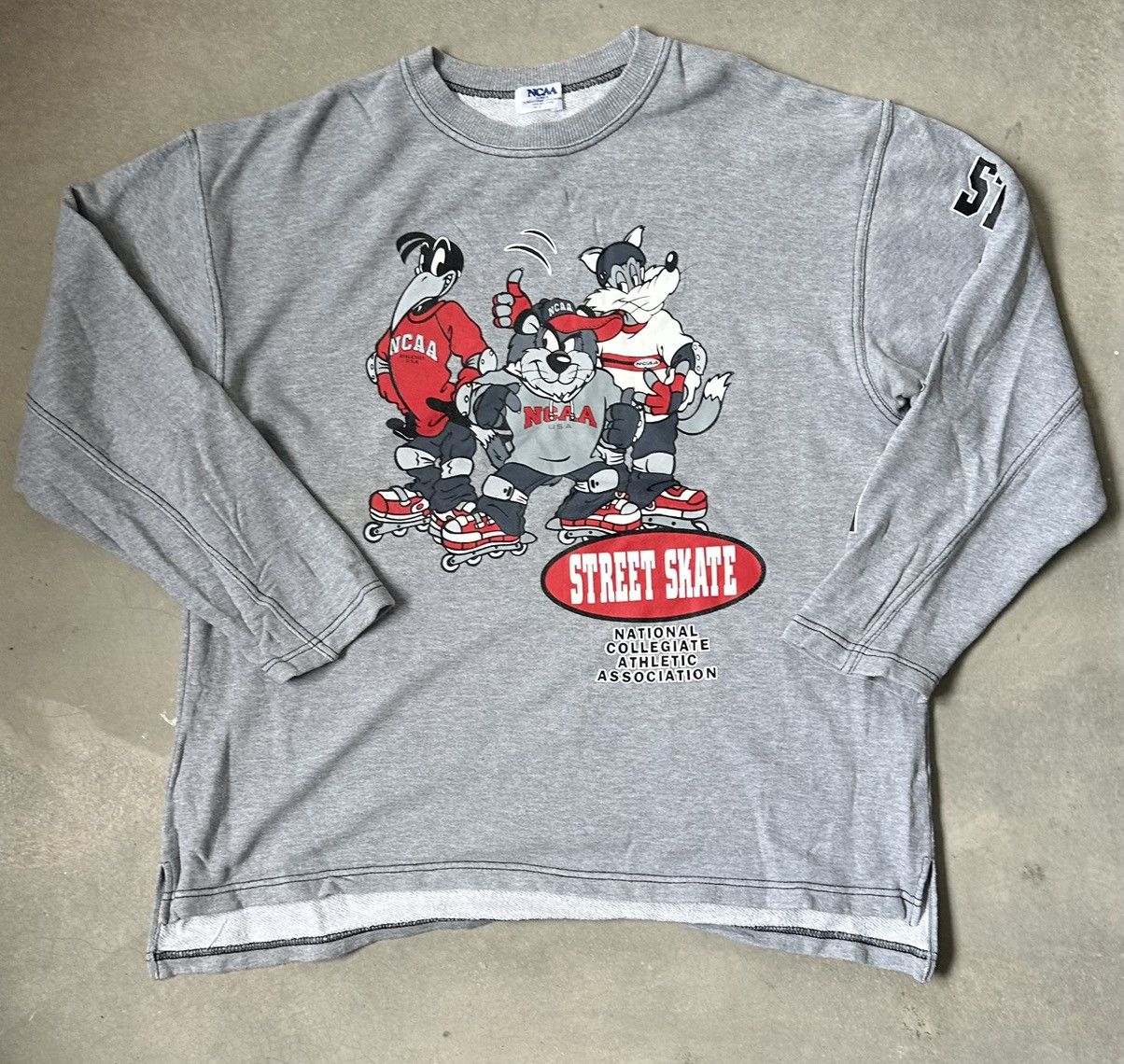 NCAA VINTAGE NCAA STREET SKATE SWEATSHIRT Size US L / EU 52-54 / 3 - 1 Thumbnail