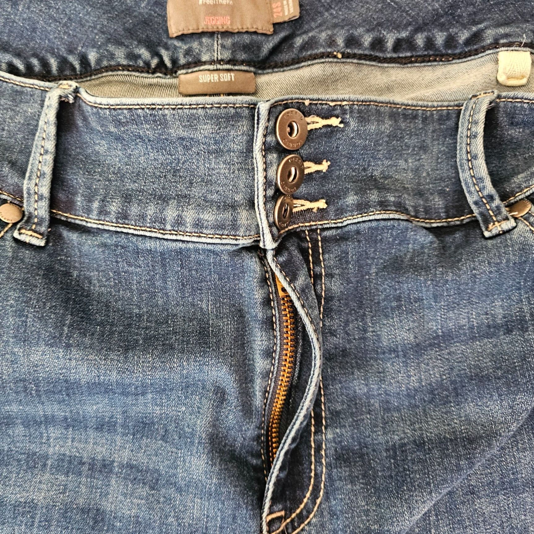 Torrid Torrid Jeans Womens Plus Size 24S Blue Jeans Skinny High Rise 5-Pocket Denim Cotton Blend Spandex Viscose Medium Wash Casual City 90s Womens Size 42" / US 20 - 4 Thumbnail