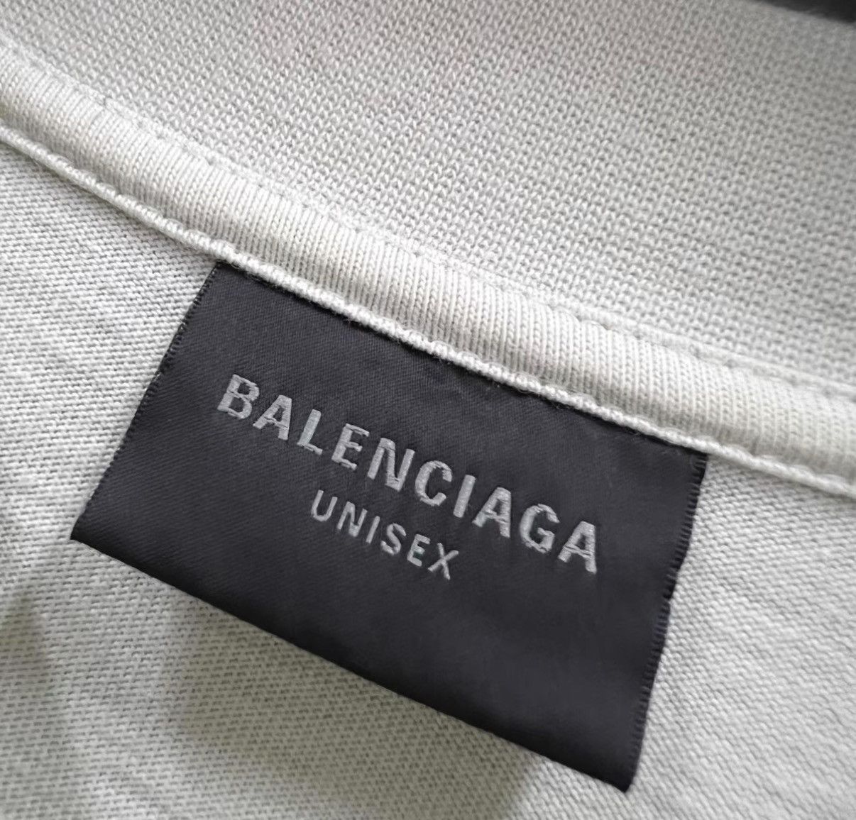 Balenciaga Balenciaga Letter Apple Logo Short Sleeve T-shirt J41 Size US S / EU 44-46 / 1 - 3 Thumbnail