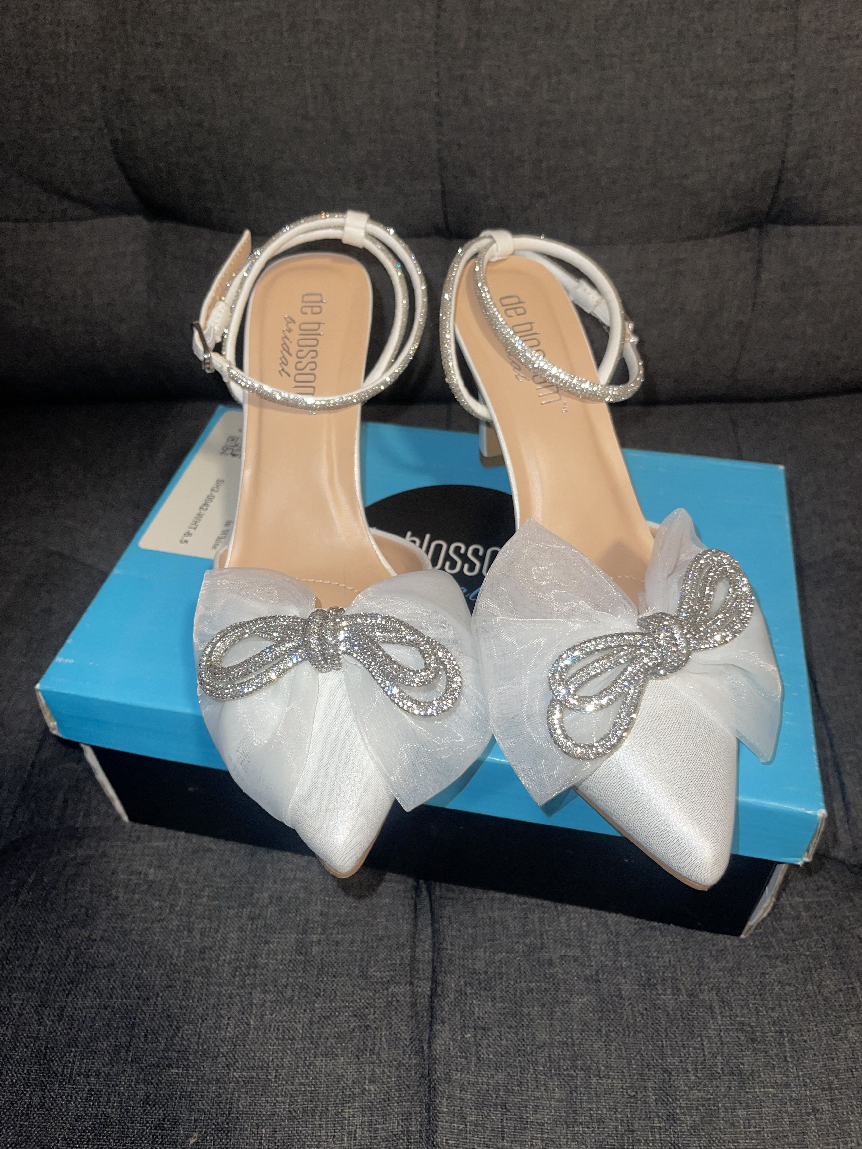 Other de Blossom ALMA-19 Rhinestone Bow White Satin Pumps Size 6.5 Size US 6.5 / IT 36.5 - 1 Thumbnail