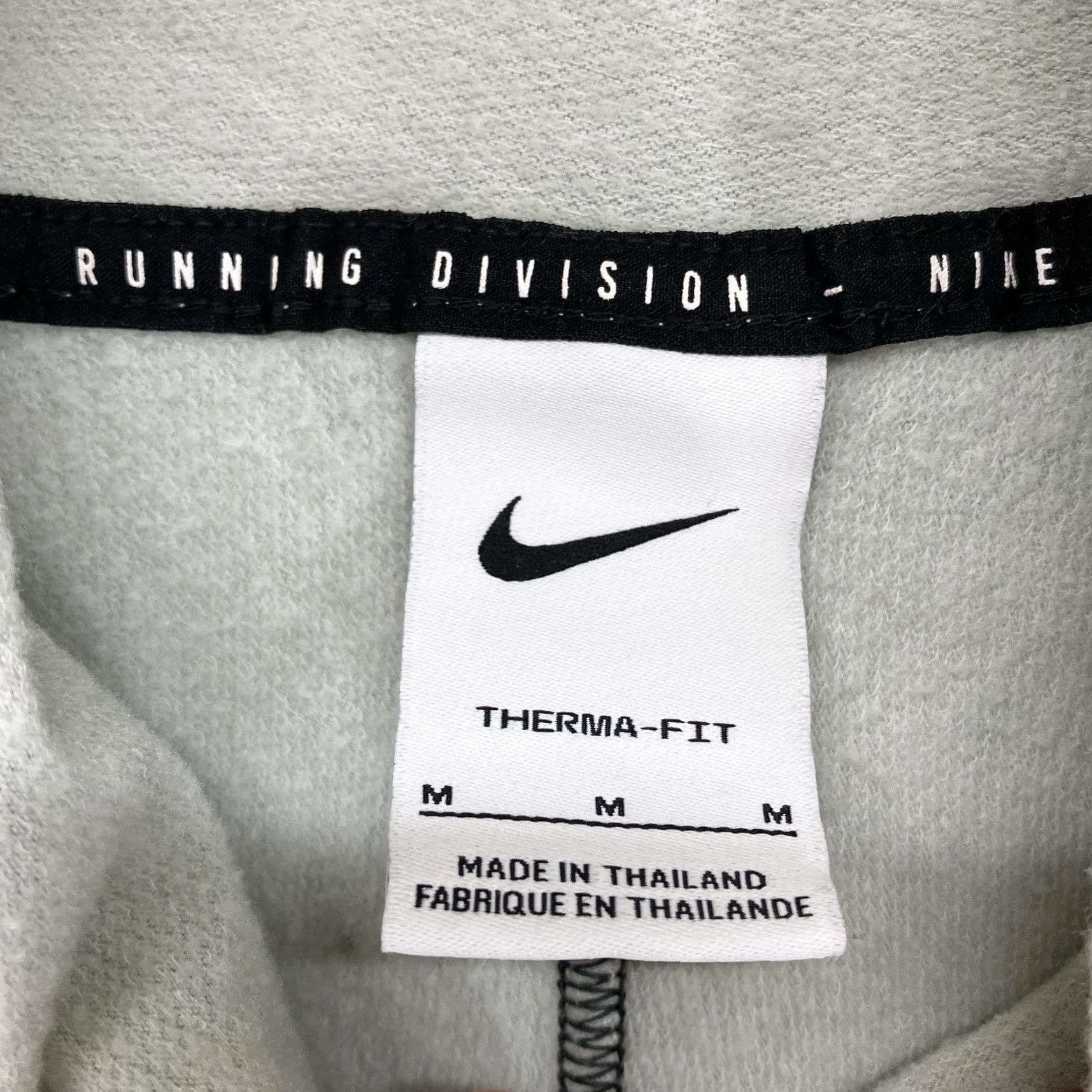 Nike Nike Running Division Women T-Shirt Mock Neck Athletic Light Sage Thumb Holes Shirt Size M / US 6-8 / IT 42-44 - 3 Thumbnail